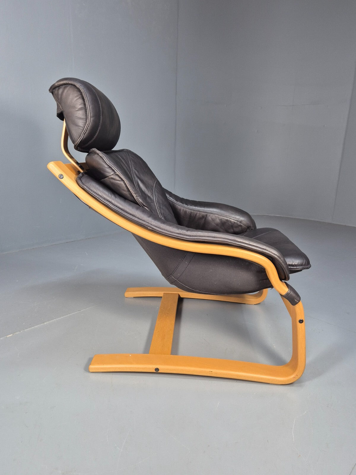 Vintage Black Leather Armchair Blonde Bentwood 1980s Danish MCM EB9256 MBEN3