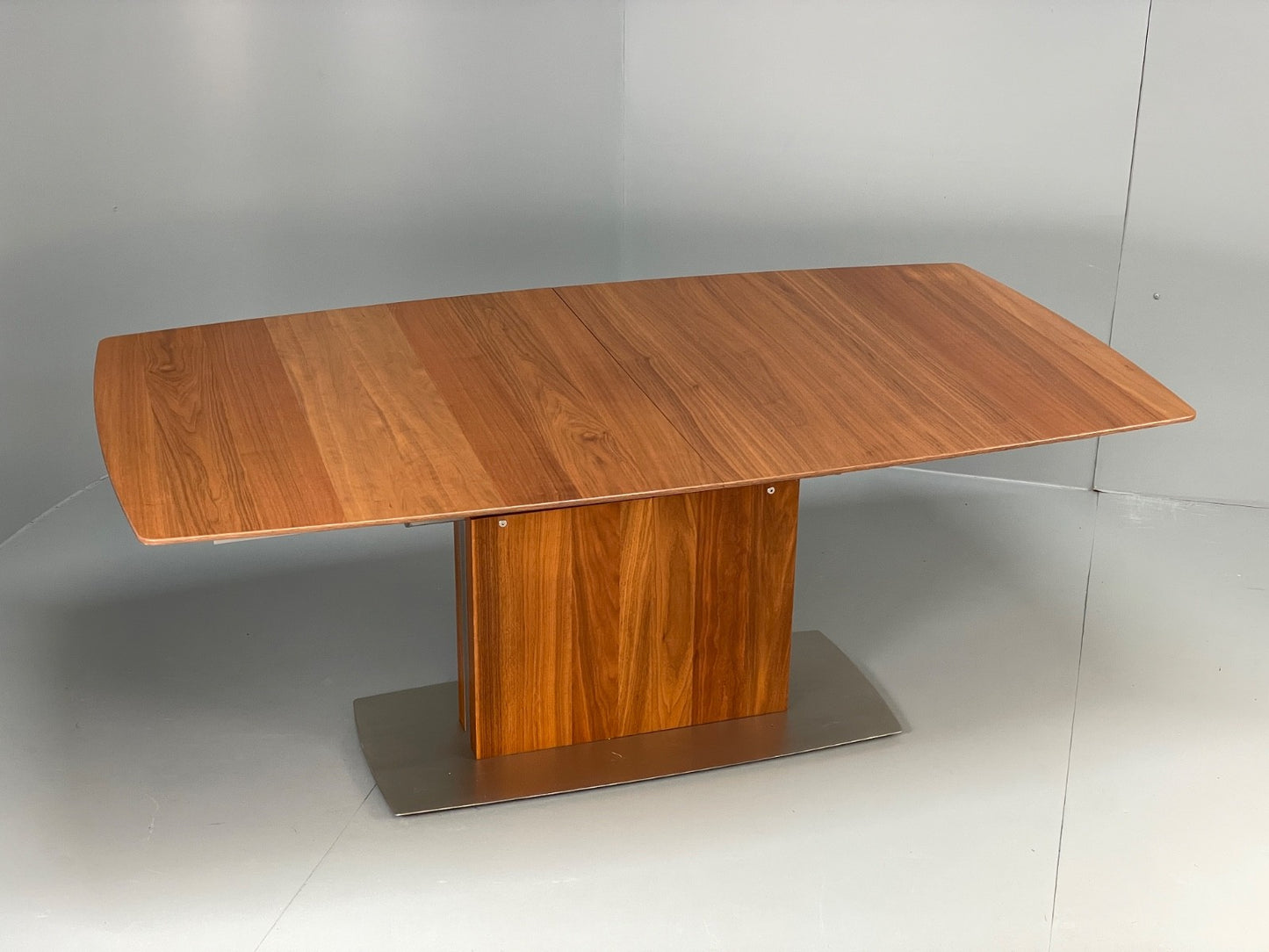 Modern Extending Dining Table By Bo Concept Walnut Effect EB11041 MWOO23