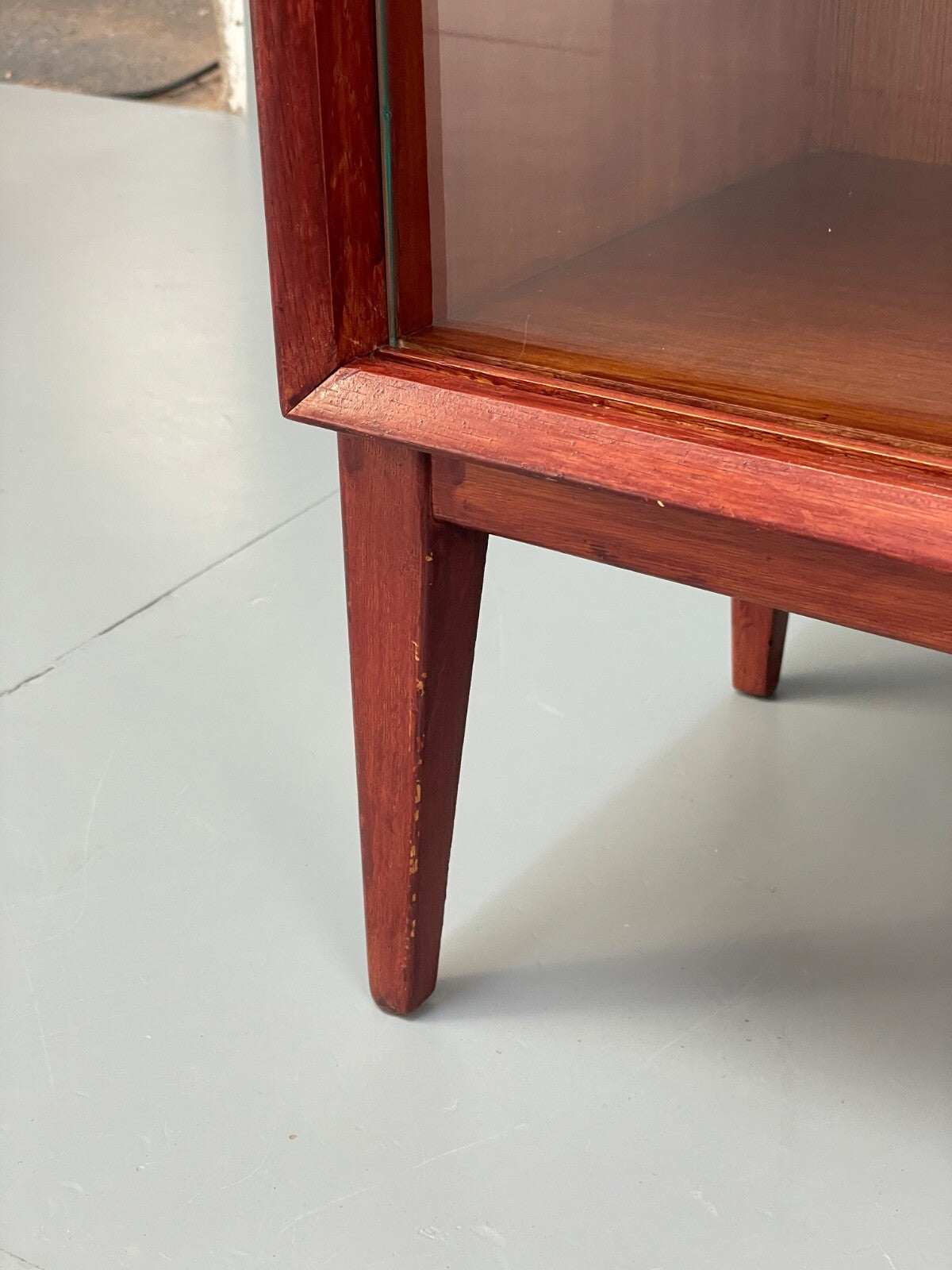 Vintage 1960s Oak Bookcase Red Stained Glazed Front Adjustable Shelf EB9763 MWOO - UKDK FURNITURE