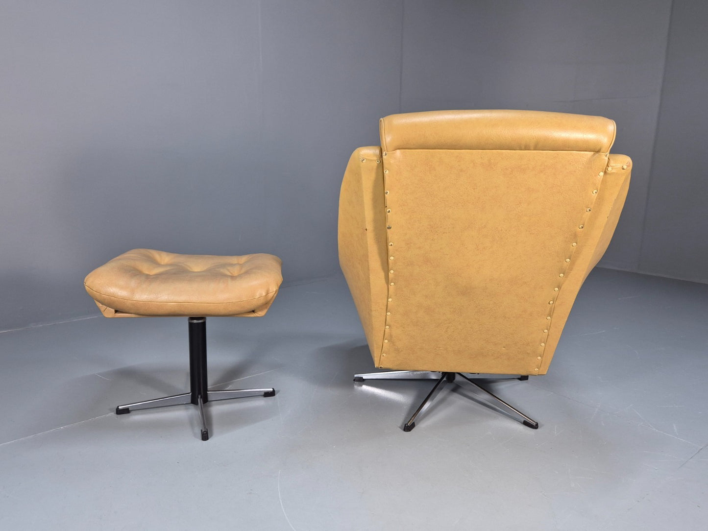 Mid Century Swivel Chair and Footstool Mustard Vinyl Vintage Retro  EB10693 MNOR8