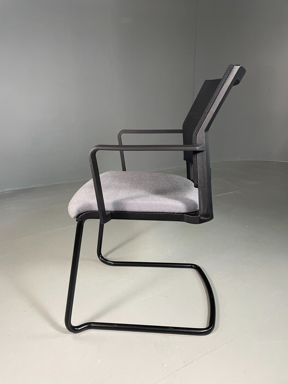 Vintage Task Chair Black and Grey Moventi Coz Cantilever EB6831 MNOR - UKDK FURNITURE