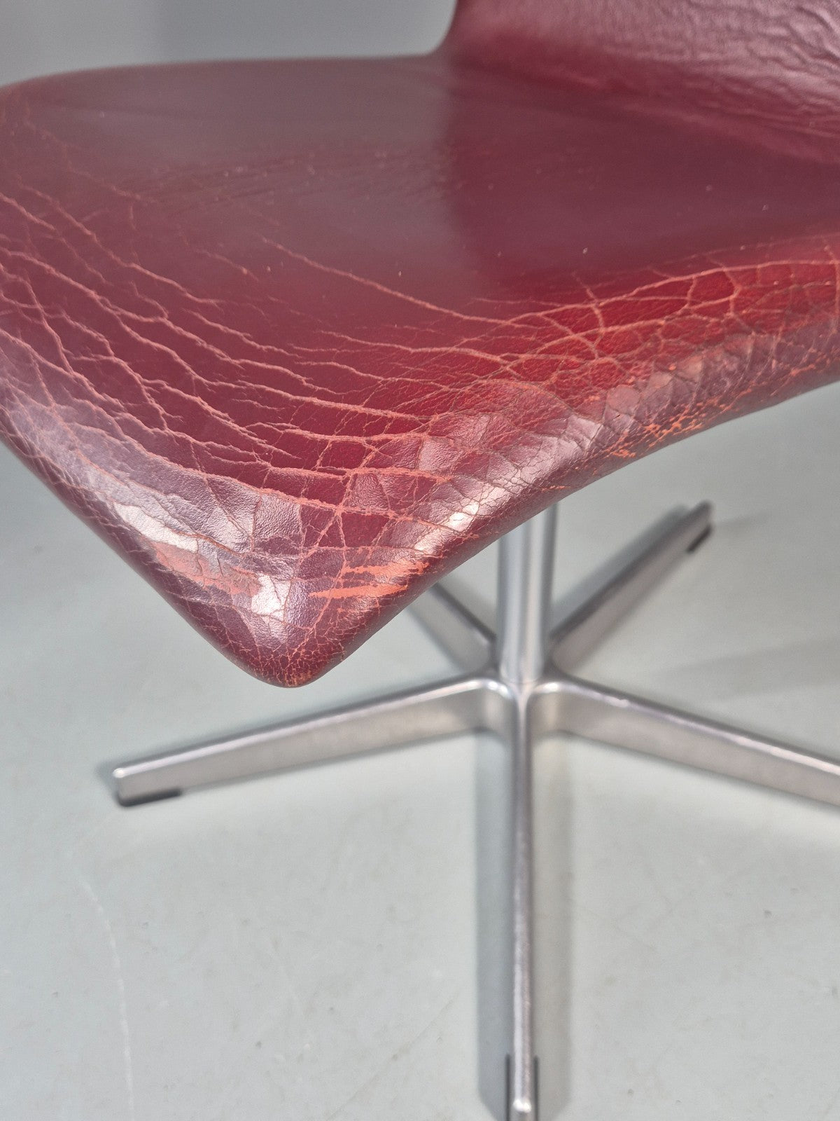 Vintage Fritz Hansen Oxford Chair Arne Jacobsen Design 2004 MCM EB11754 MSWI16
