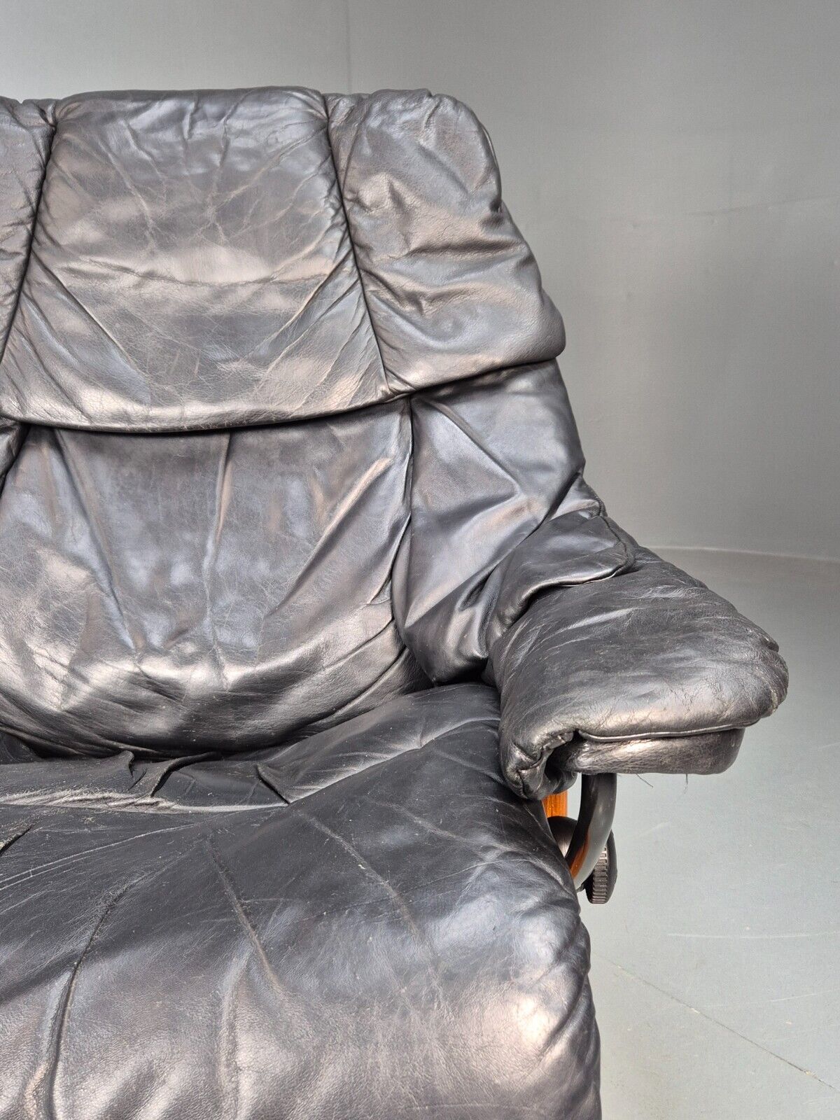 Vintage Norwegian Swivel Lounge Chair Black Leather Stressless Retro EB8490 MSWI - UKDK FURNITURE