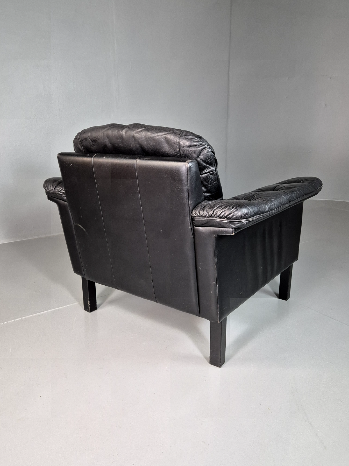 Vintage Danish Lounge Chair Black Leather Buttoned Retro MCM 1980s EB7081 MNOR - UKDK FURNITURE
