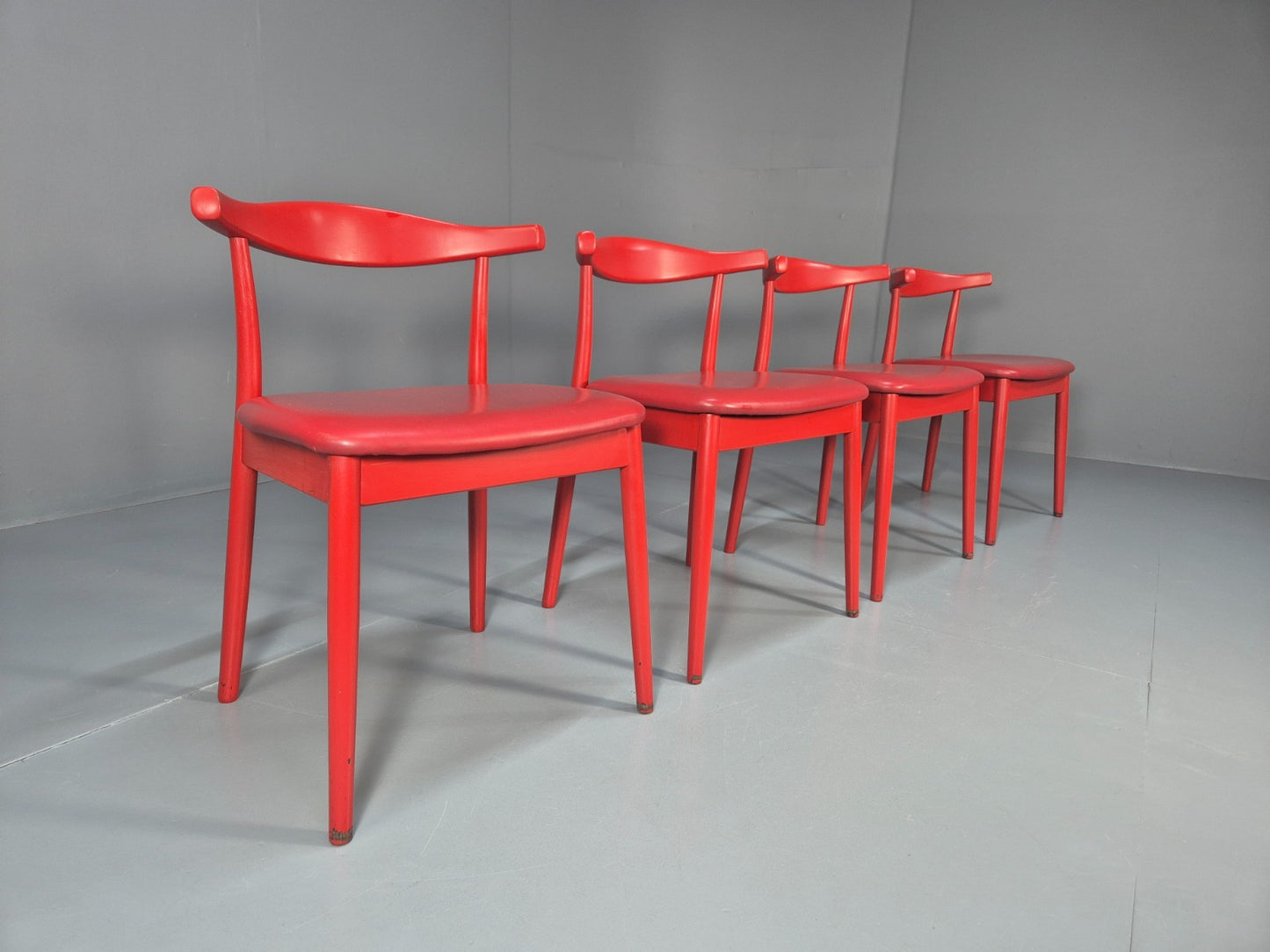 4 Danish Design Dining Chairs in Red Modern Version Wegner Inspired EB10619 MDIN0