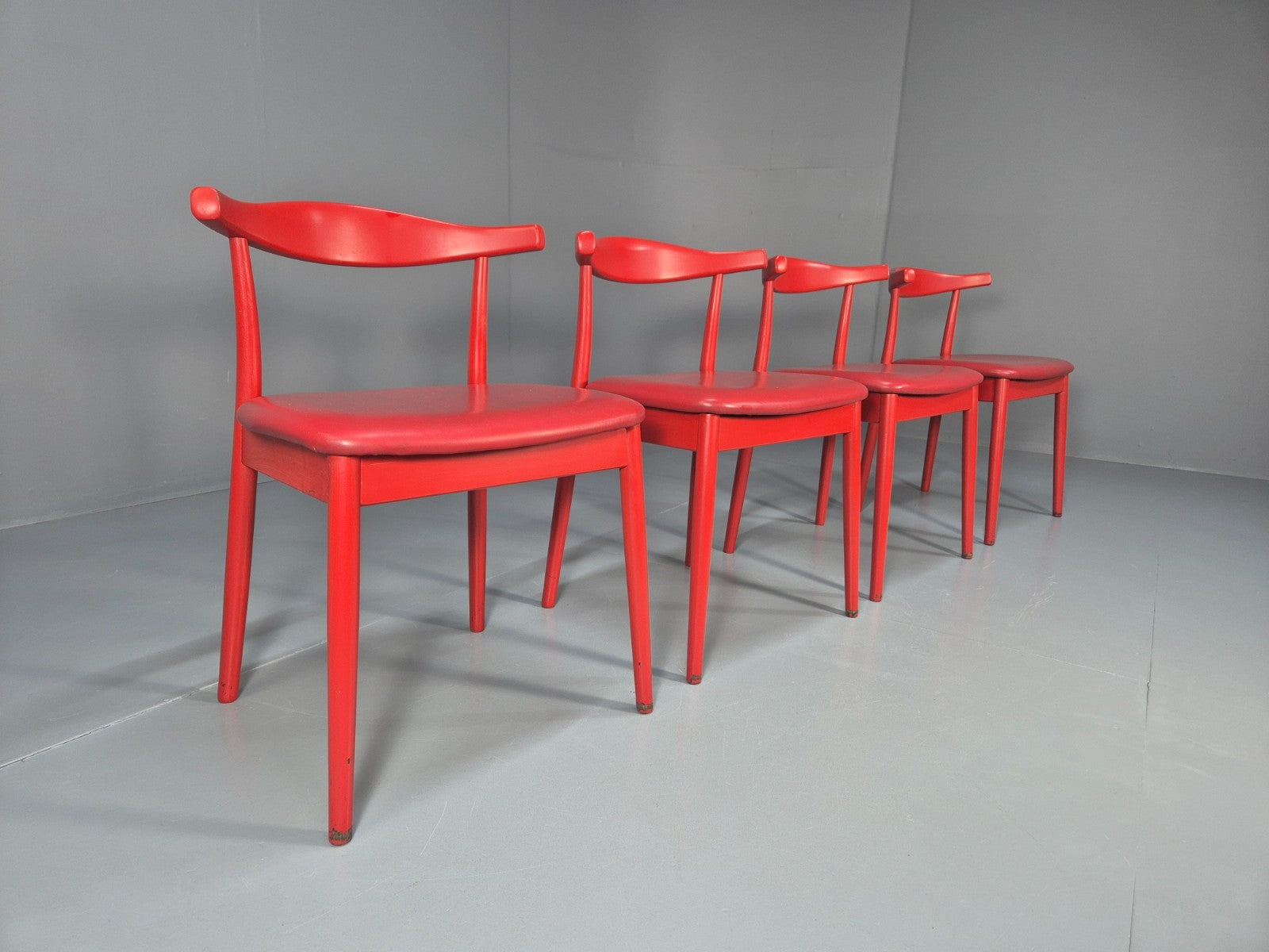 4 Danish Design Dining Chairs in Red Modern Version Wegner Inspired EB10619 MDIN0
