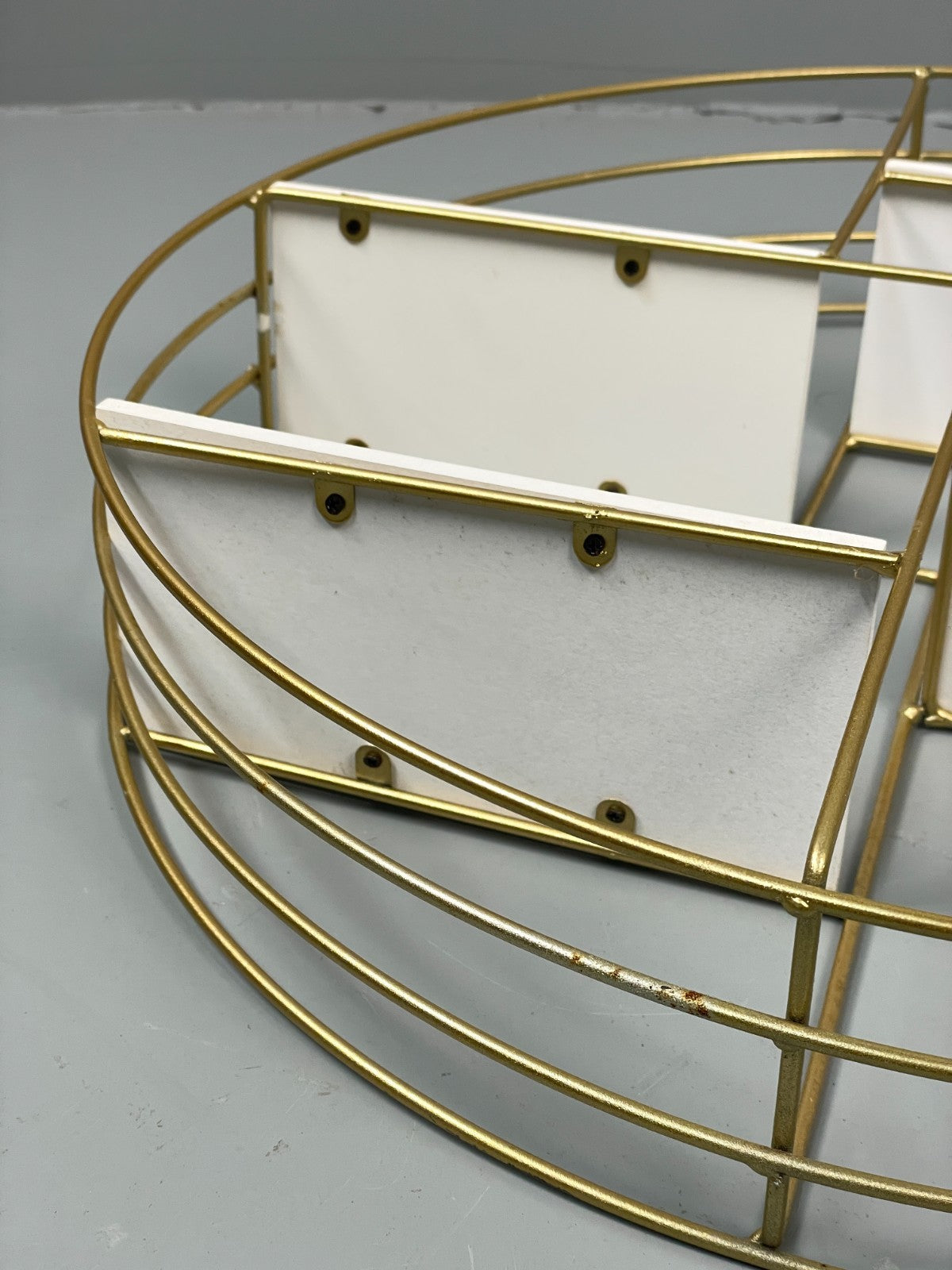 Vintage 1960s Round Shelving Wall Mounted Gold & White Wire Framed EB11491 MWOO9