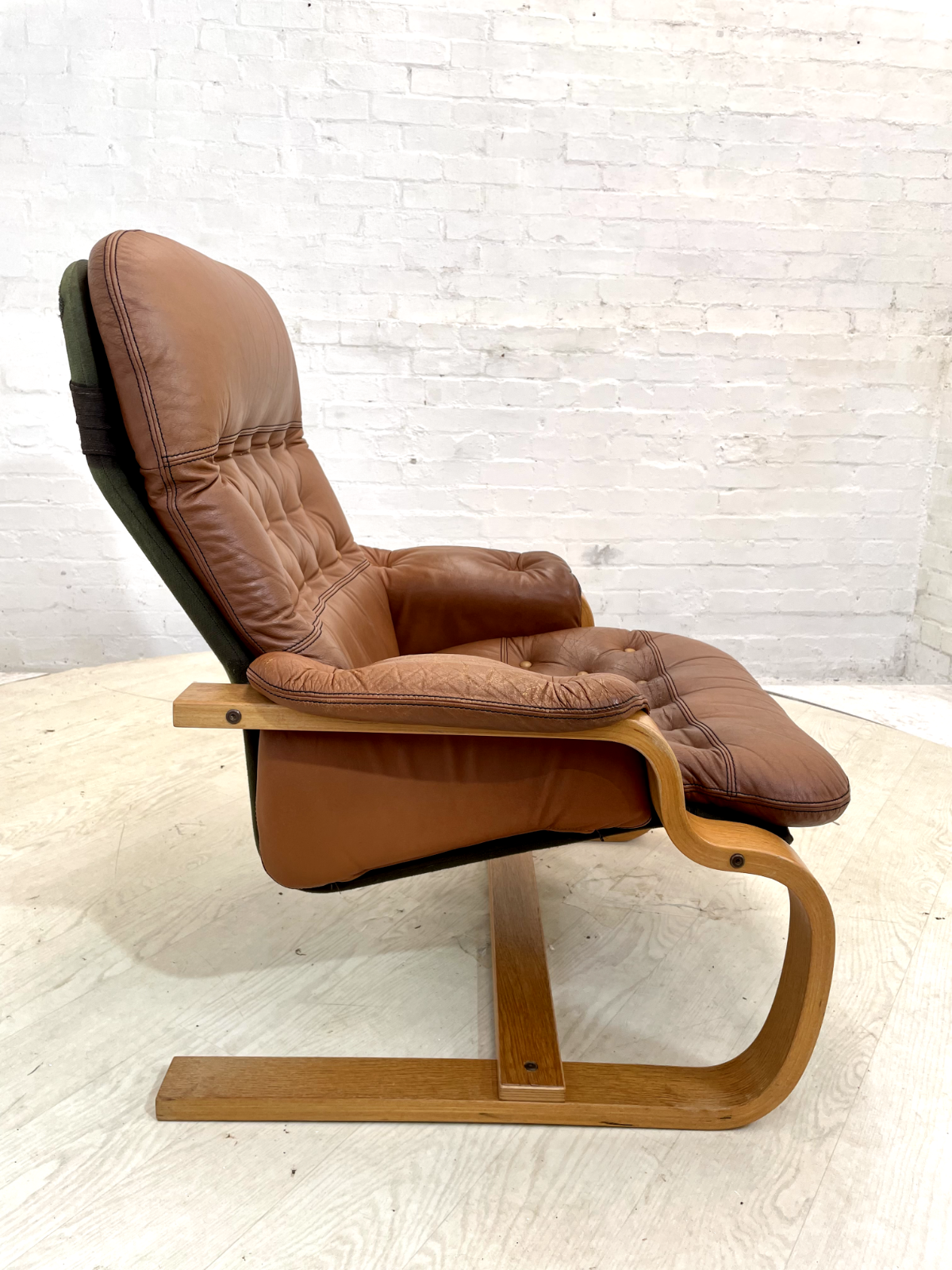 Vintage Danish Leather Lounge Chair, Bentwood Frame, Retro, MCM EB4391 MBEN - UKDK FURNITURE