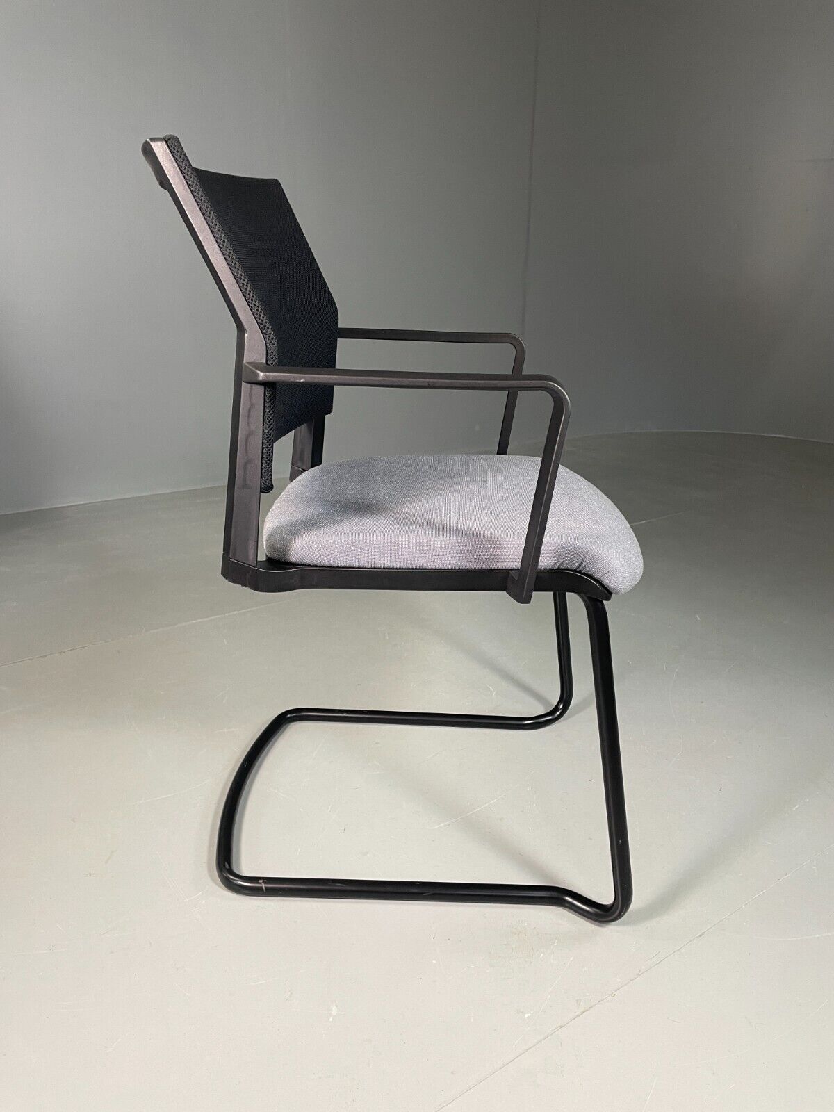 Vintage Task Chair Black and Grey Moventi Coz Cantilever EB6831 MNOR - UKDK FURNITURE