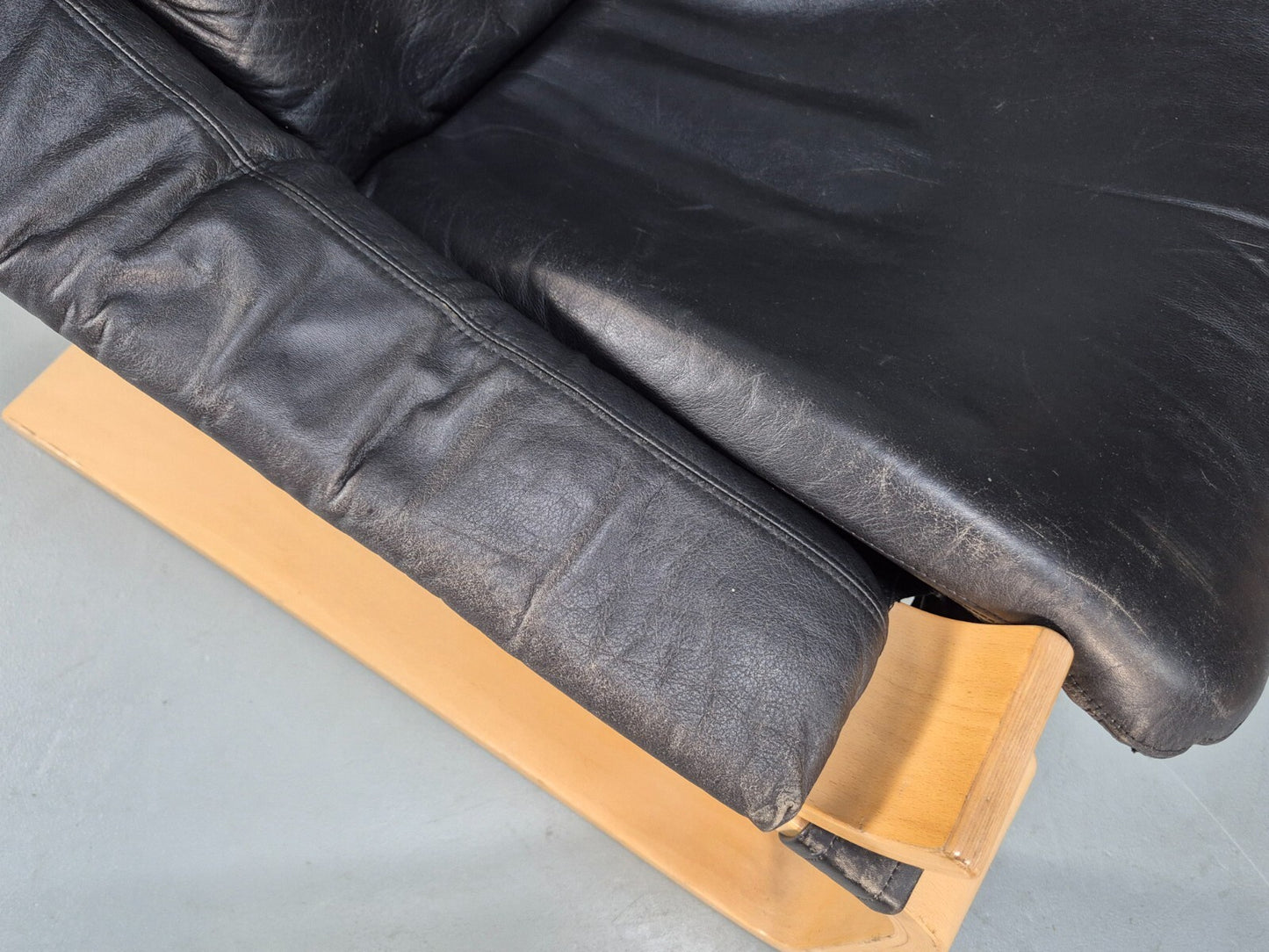 2 Kroken Leather Lounge Chairs, Ake Fribyter Design 1970s Retro MCM EB9295 MNOR - UKDK FURNITURE