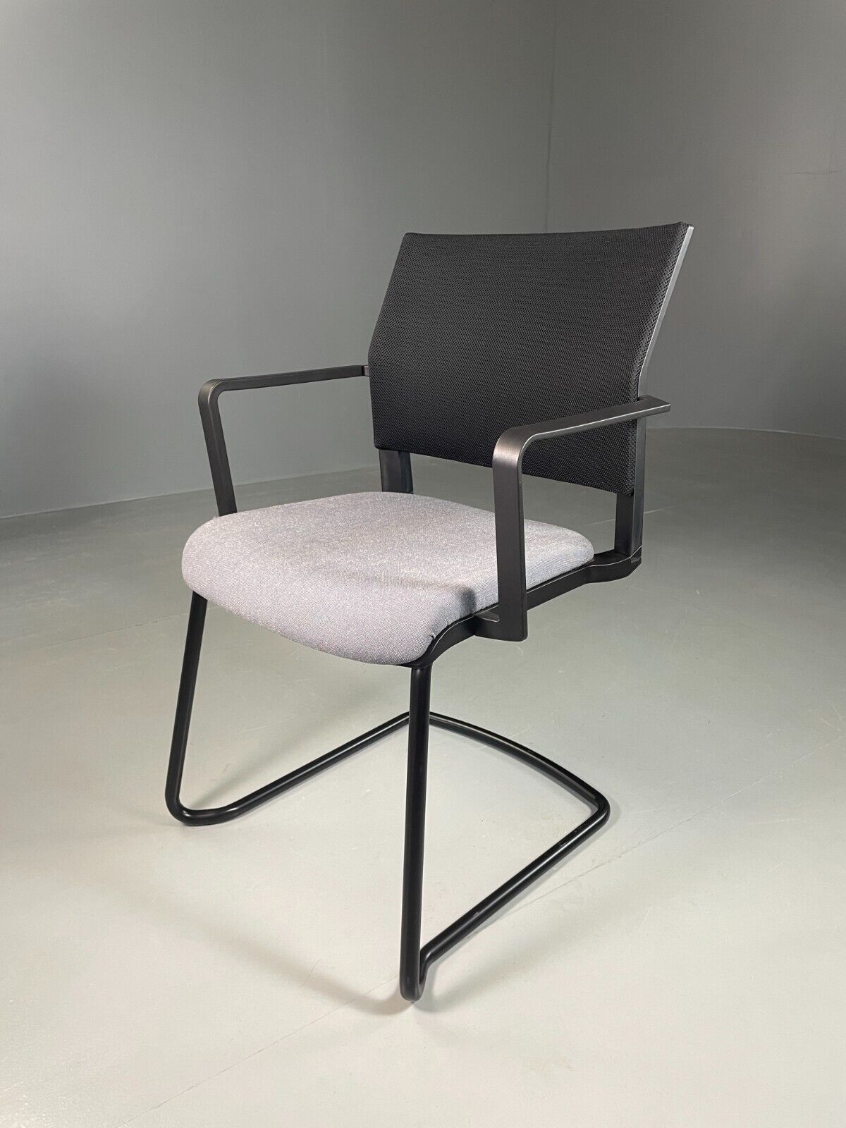 Vintage Task Chair Black and Grey Moventi Coz Cantilever EB6831 MNOR - UKDK FURNITURE
