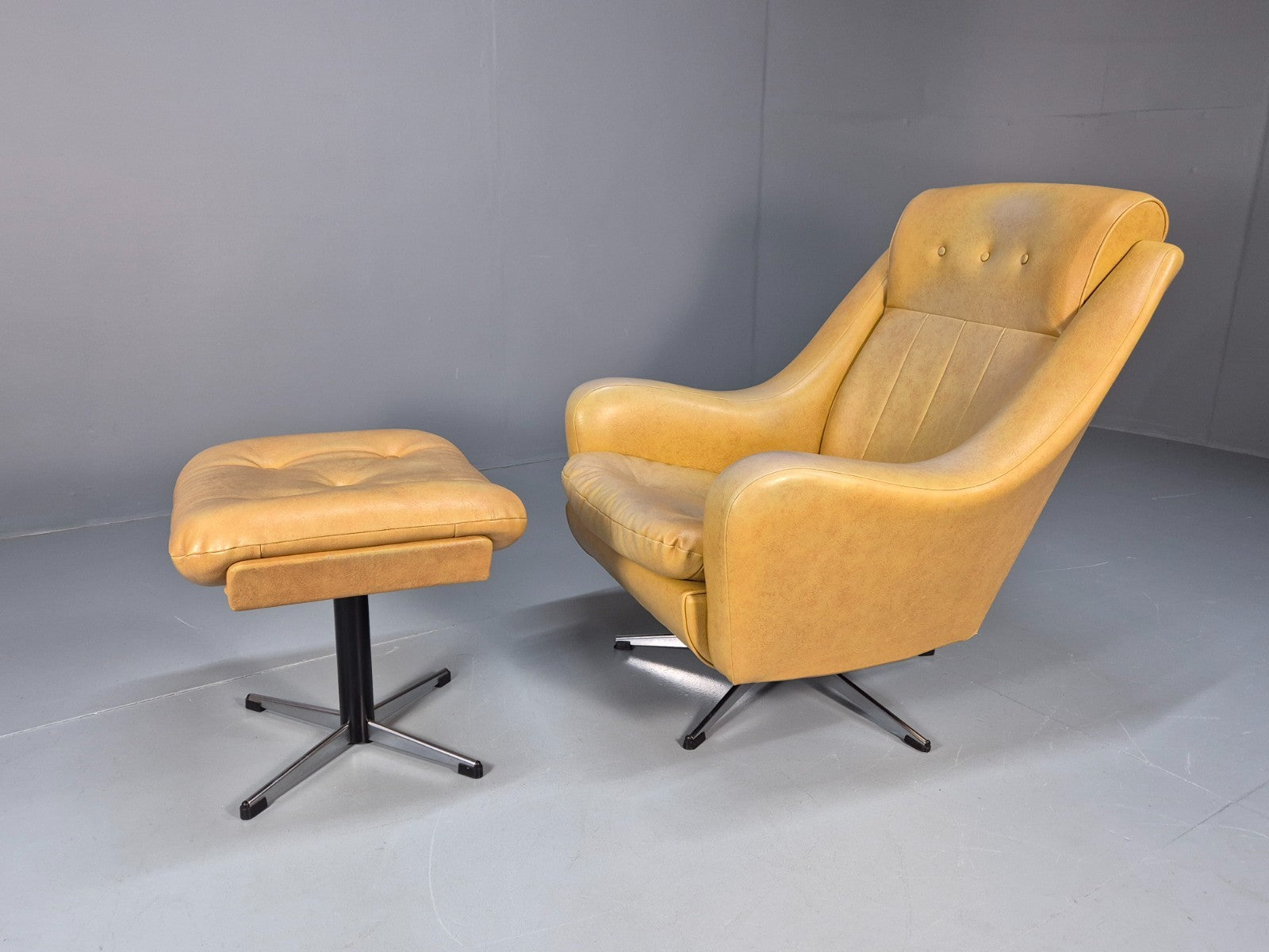 Mid Century Swivel Chair and Footstool Mustard Vinyl Vintage Retro  EB10693 MNOR0