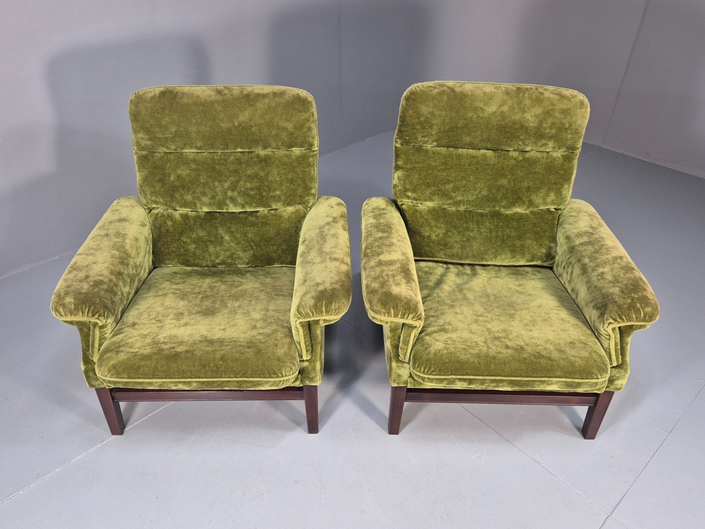 2 Vintage Danish Green Velvet Lounge Chairs 1970s Retro MCM EB9273 MNOR - UKDK FURNITURE