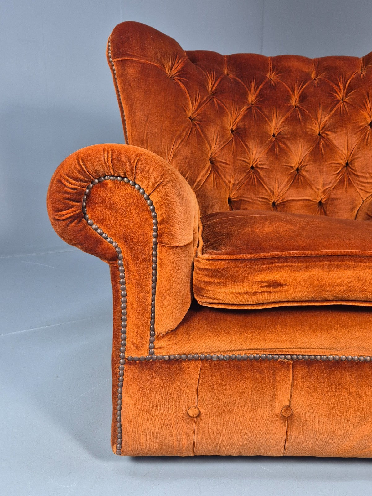 1970s Buttoned Wing Back Lounge Chair Burnt Orange Velour Retro EB10630 MNOR19