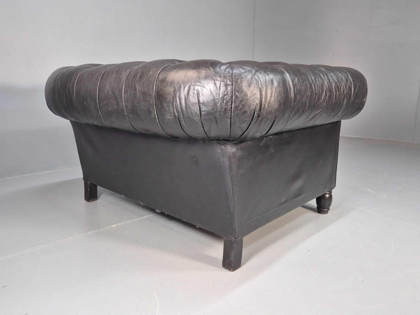 Vintage Black Leather Chesterfield Chair Oversize Classic Club Chair EB9472 VLEA - UKDK FURNITURE