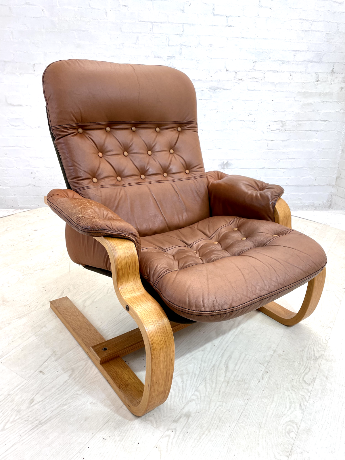 Vintage Danish Leather Lounge Chair, Bentwood Frame, Retro, MCM EB4391 MBEN - UKDK FURNITURE