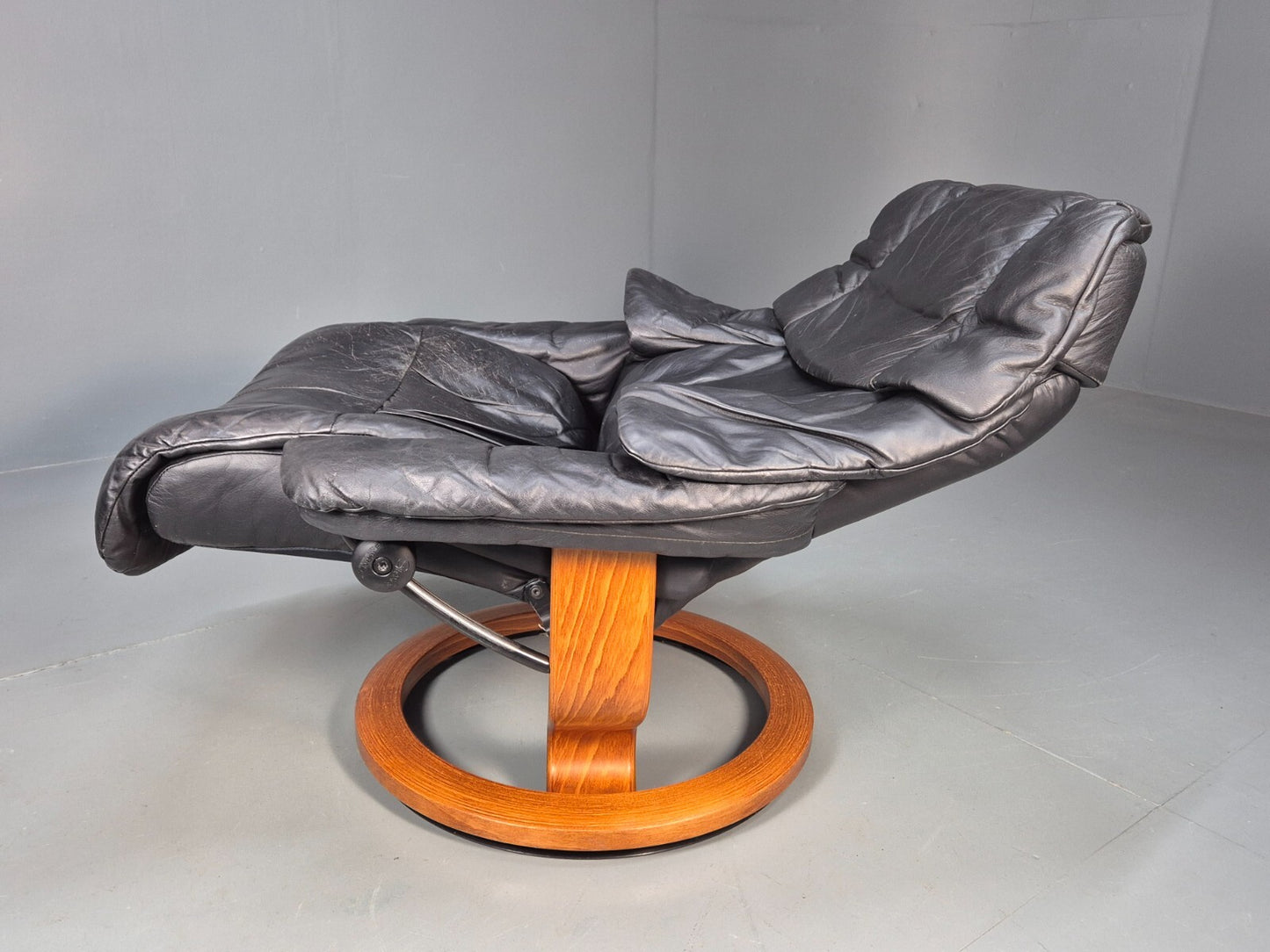 Vintage Norwegian Swivel Lounge Chair Black Leather Stressless Retro EB8490 MSWI - UKDK FURNITURE