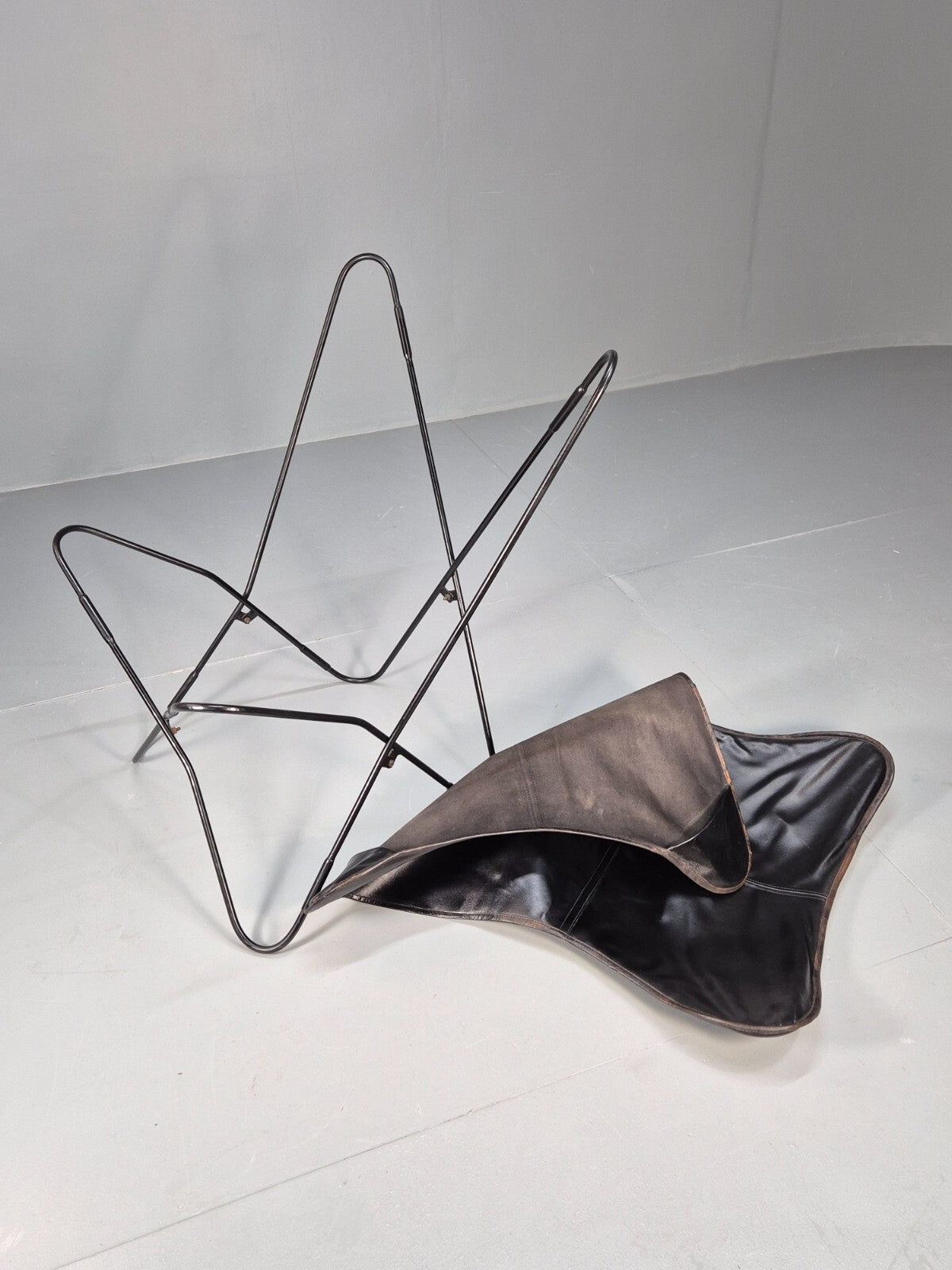 Vintage Black Leather Butterfly Chair 1970s Vintage Retro. EB9320 MNOR - UKDK FURNITURE