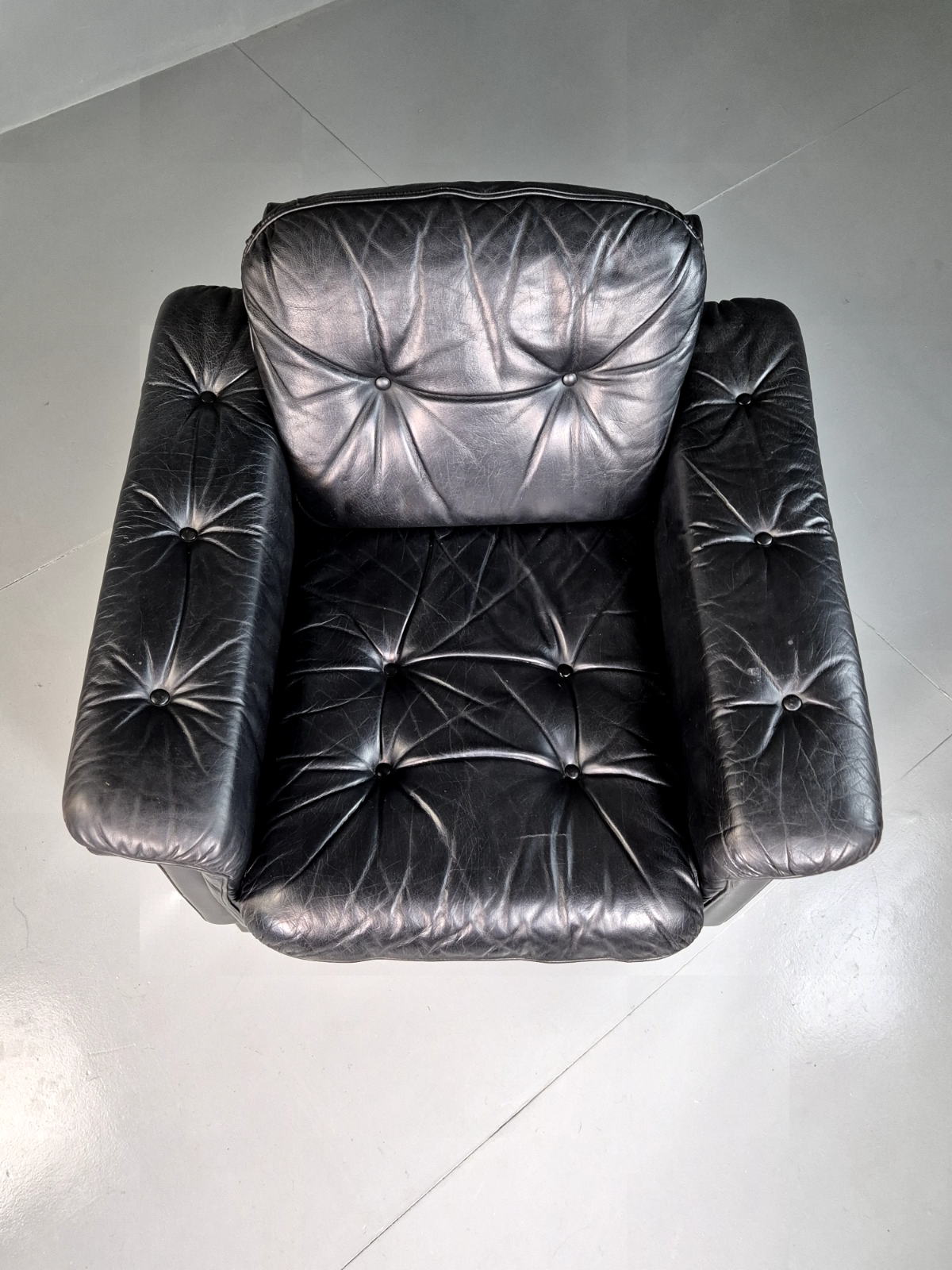 Vintage Danish Lounge Chair Black Leather Buttoned Retro MCM 1980s EB7081 MNOR - UKDK FURNITURE