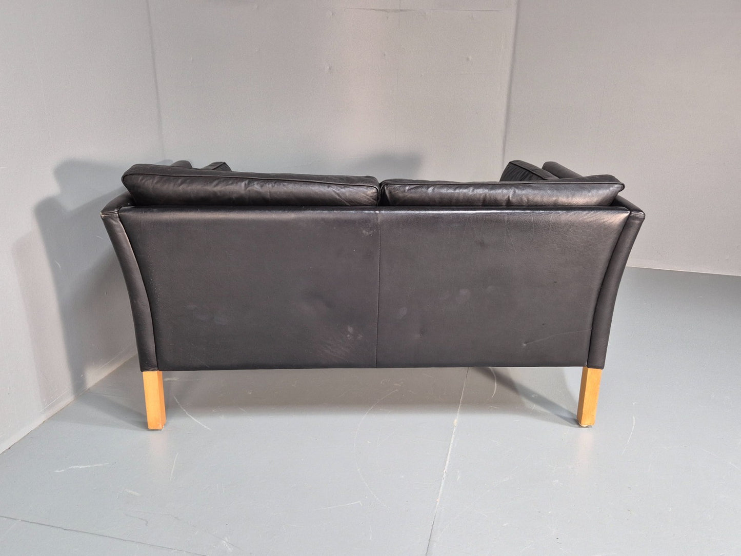 Retro Danish Two Seater Sofa Danish Black Leather 1980s MCM EB10120 M2SS15