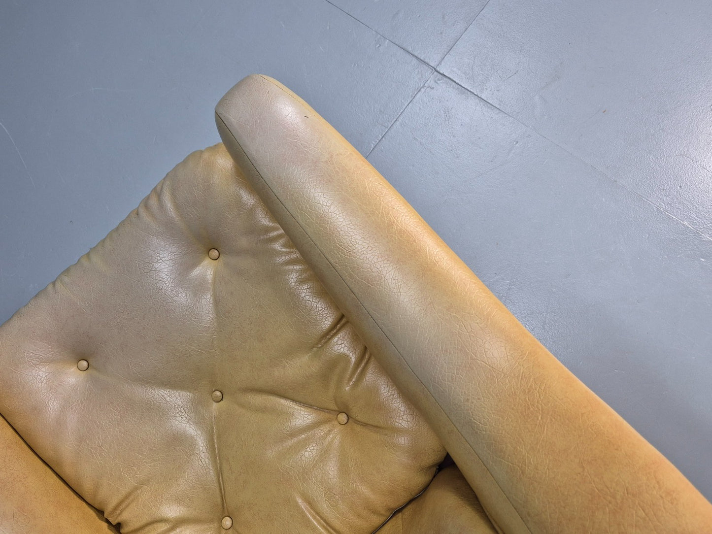 Mid Century Swivel Chair and Footstool Mustard Vinyl Vintage Retro  EB10693 MNOR7