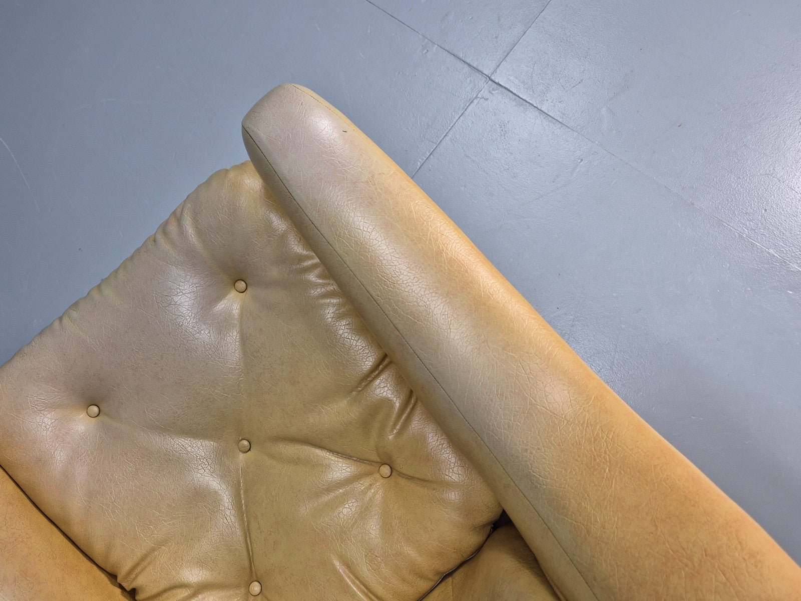 Mid Century Swivel Chair and Footstool Mustard Vinyl Vintage Retro  EB10693 MNOR7