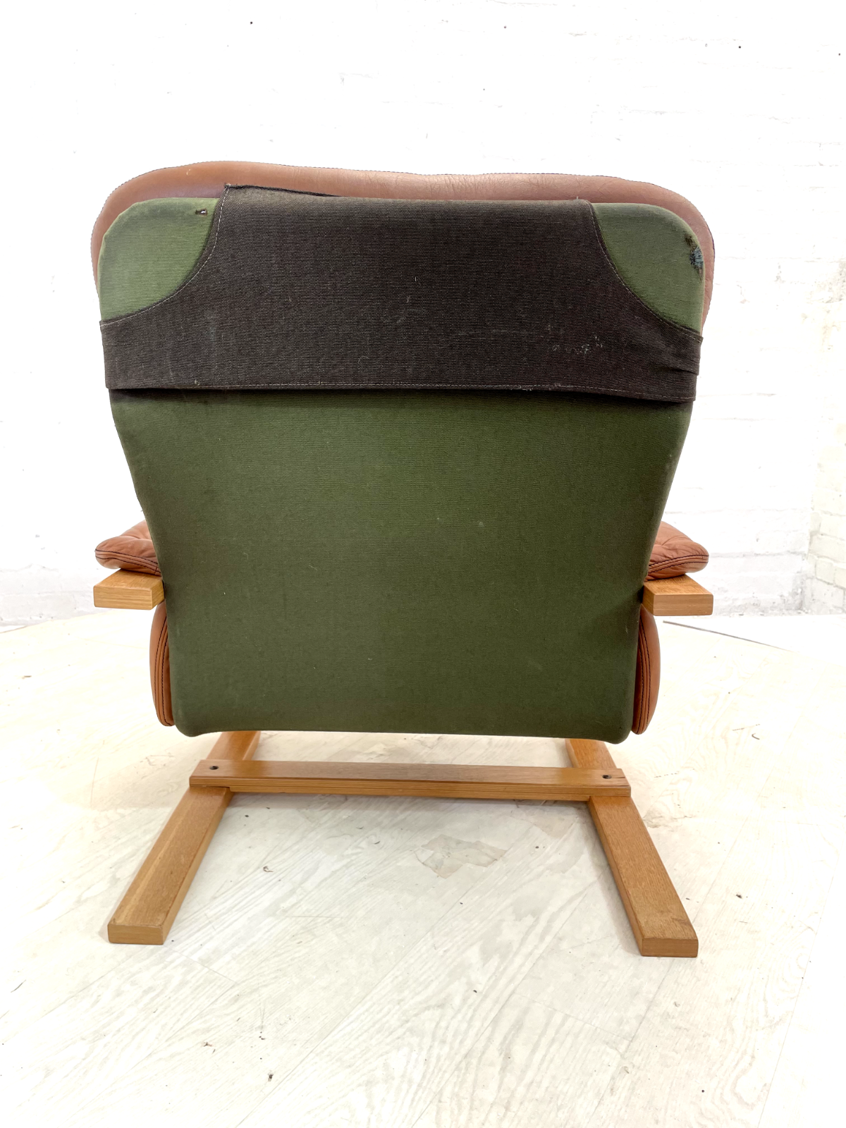 Vintage Danish Leather Lounge Chair, Bentwood Frame, Retro, MCM EB4391 MBEN - UKDK FURNITURE