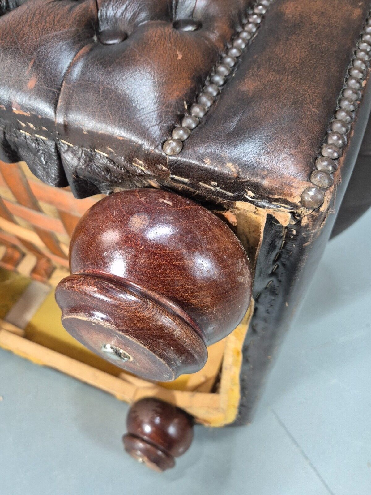 Vintage Chesterfield Club Chair Brown Deep Buttoned Leather EB8520 VLEA - UKDK FURNITURE