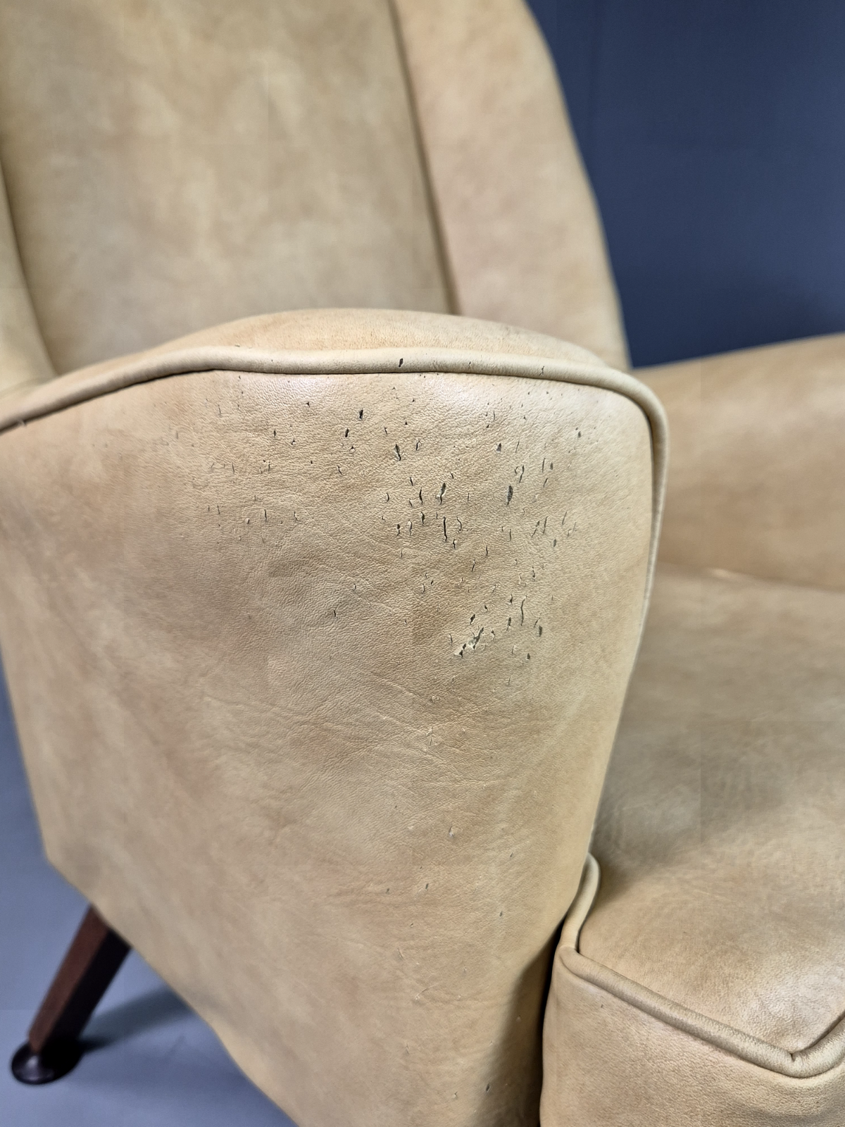 Vintage Wingback Lounge Chair Cream Vinyl Retro MCM 1950s EB6984 MNOR - UKDK FURNITURE