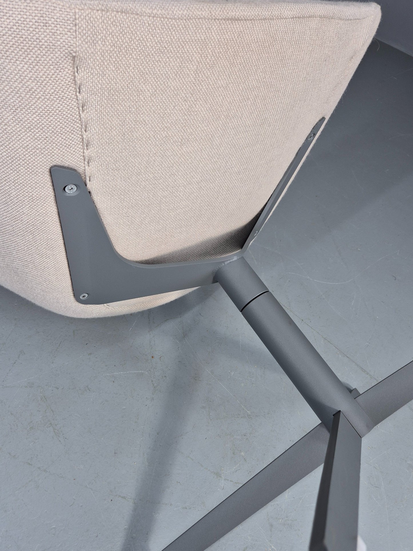 Vintage Swivel Tub Chair Hitch Mylius Modern Design Retro Cream EB12851