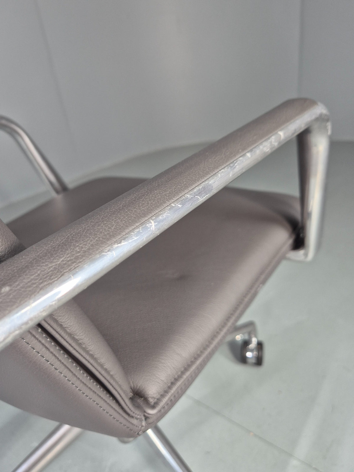 Modern Design Brunner Finasoft Conference Chair Grey Leather EB12994
