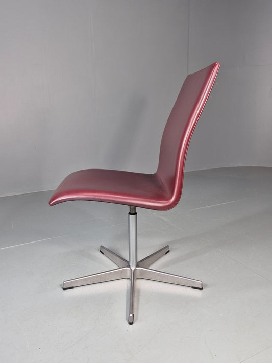 Vintage Fritz Hansen Oxford Chair Arne Jacobsen Design 2004 MCM EB11752 MSWI