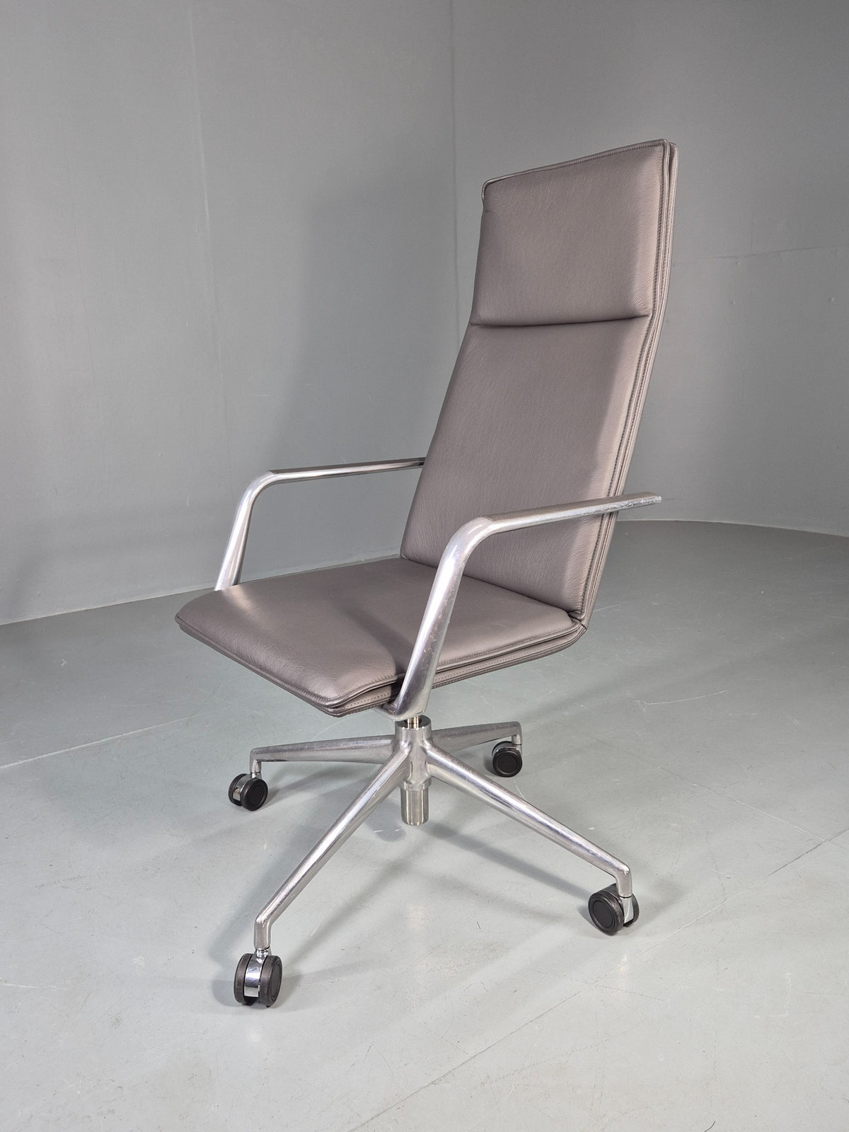 Modern Design Brunner Finasoft Conference Chair Grey Leather EB12997
