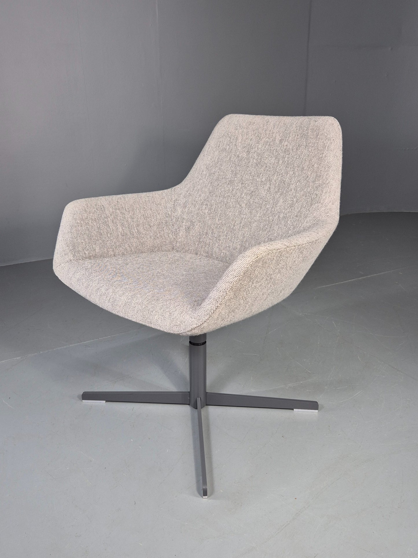 Vintage Swivel Tub Chair Hitch Mylius Modern Design Retro Cream EB12844