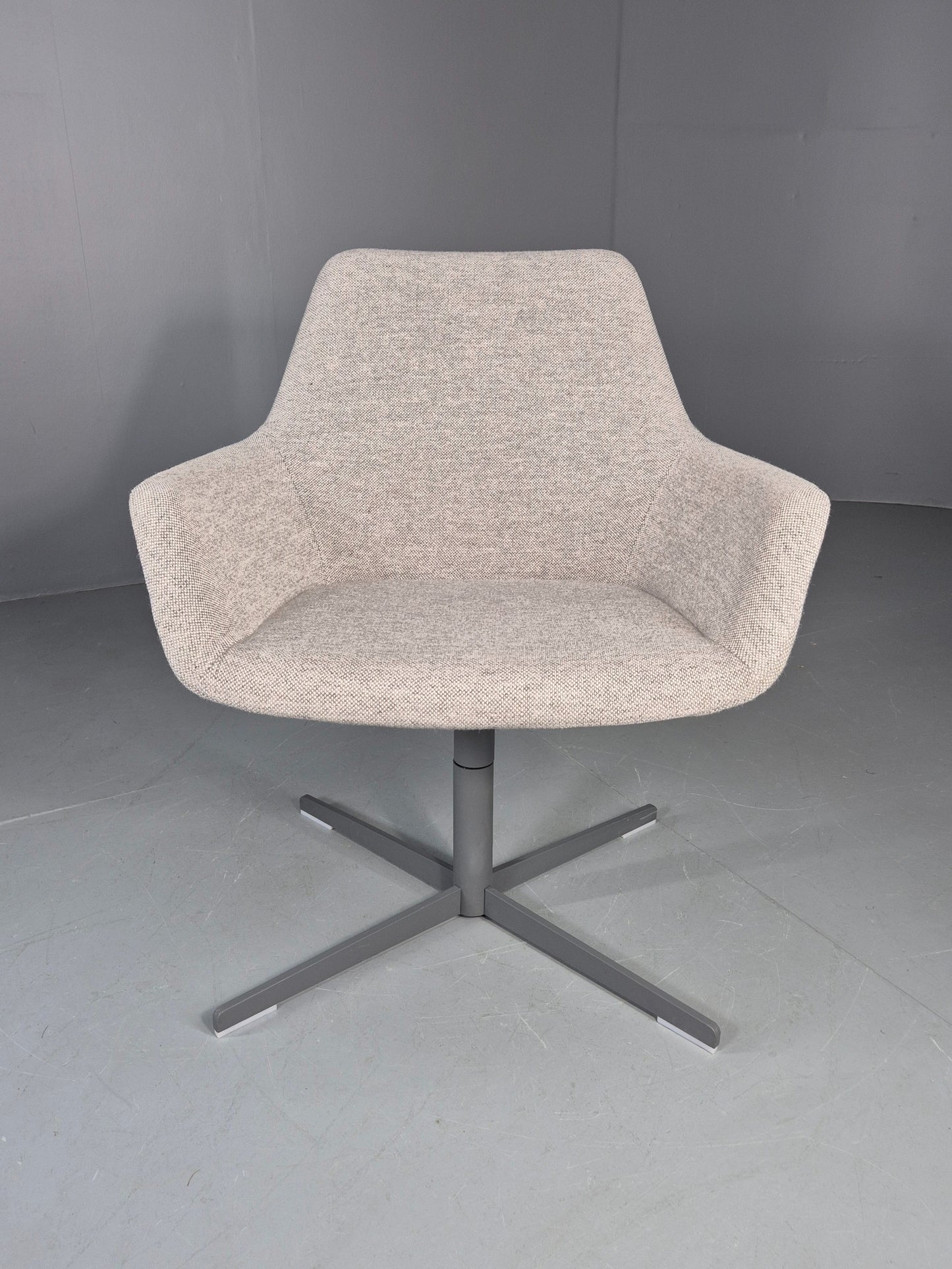 Vintage Swivel Tub Chair Hitch Mylius Modern Design Retro Cream  EB12842