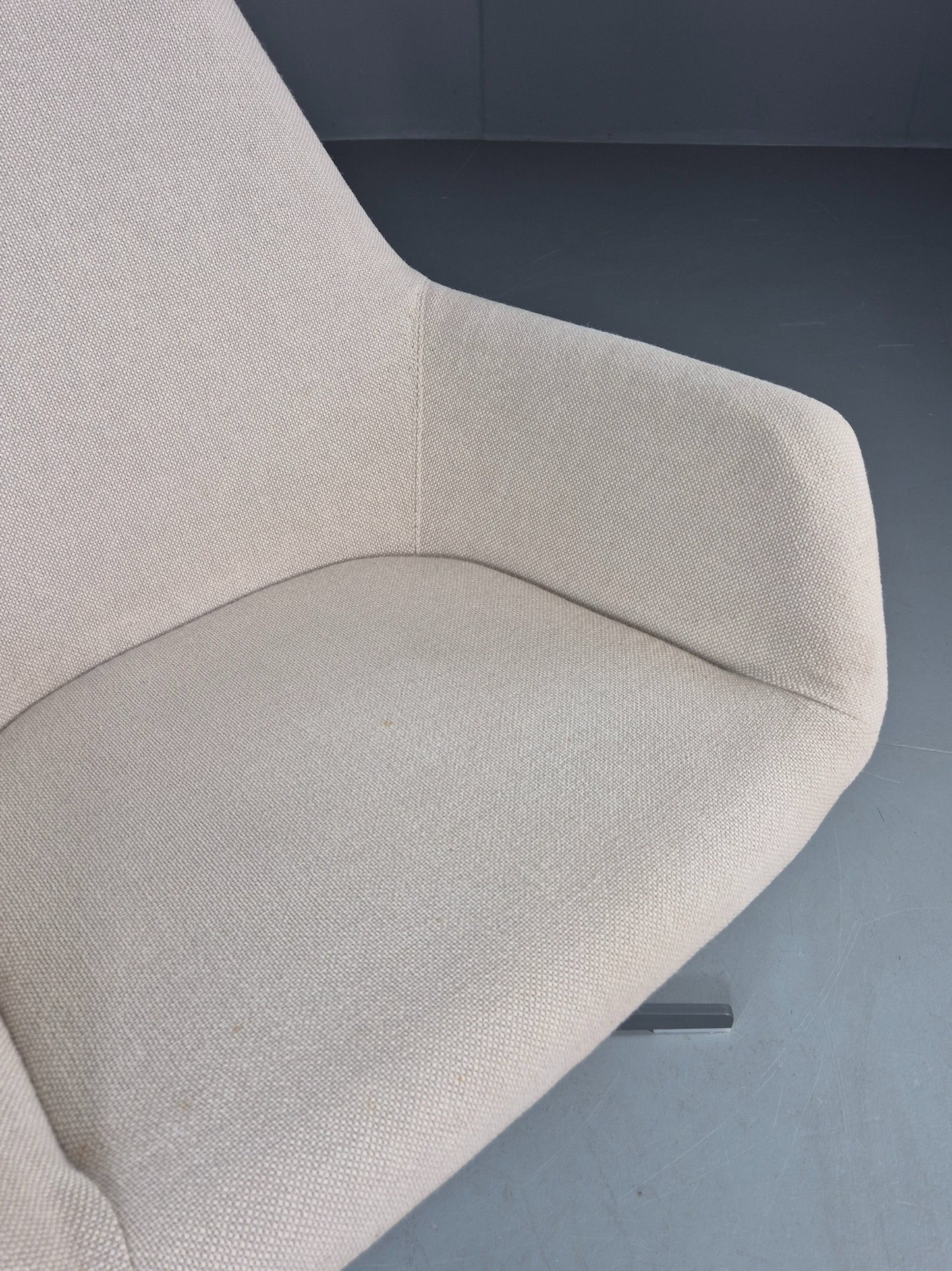 Vintage Swivel Tub Chair Hitch Mylius Modern Design Retro Cream EB12846