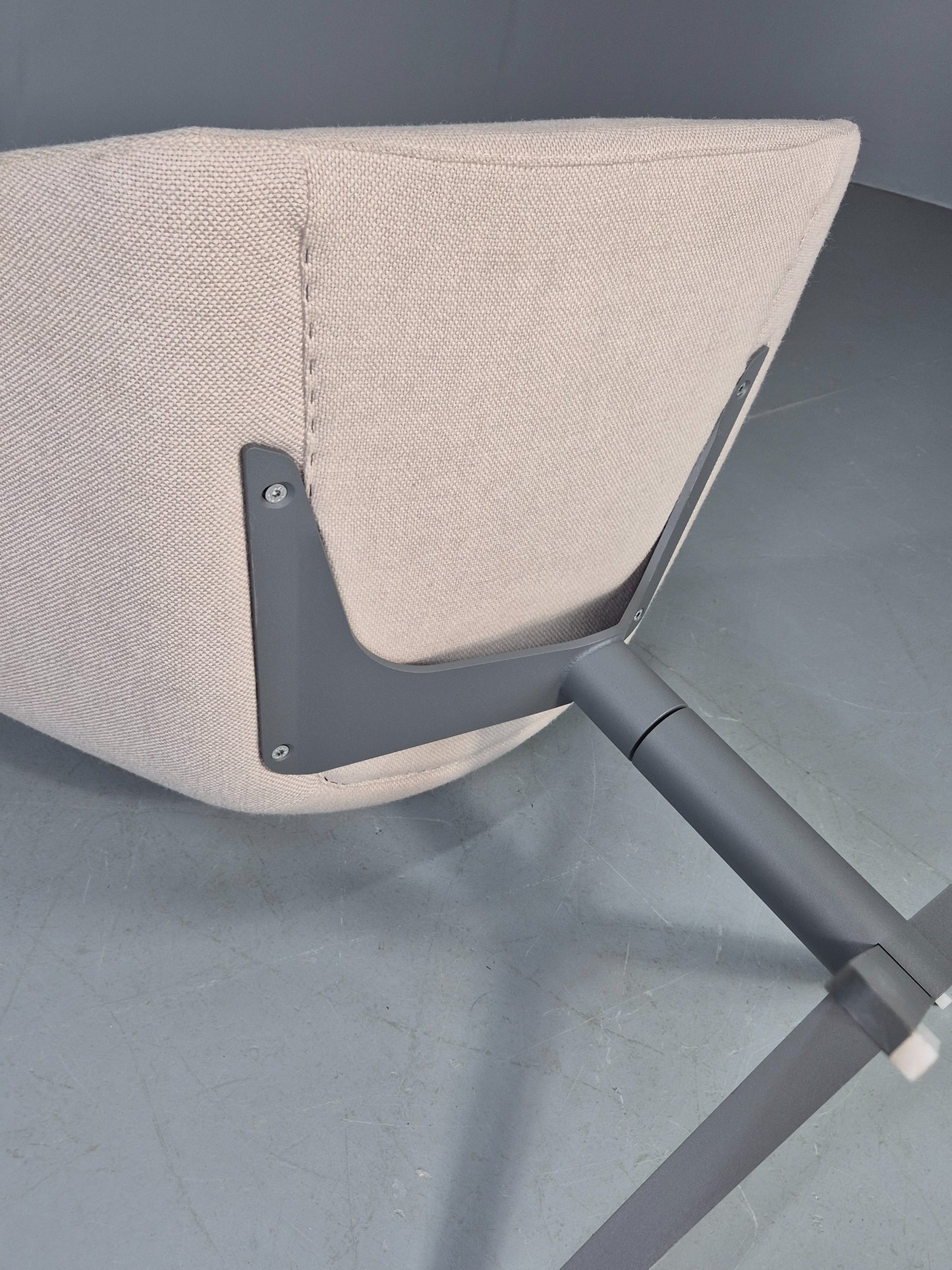 Vintage Swivel Tub Chair Hitch Mylius Modern Design Retro Cream EB12853