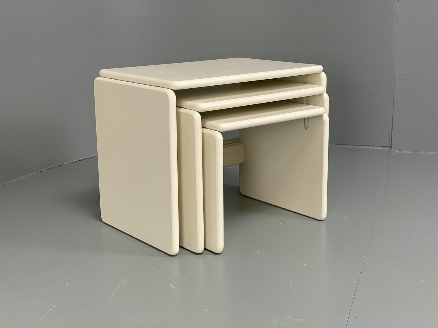 Vintage Nesting Tables White Retro Italian Side Tables 3 Curved EB12617