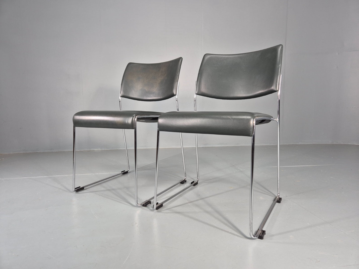 2 Stacking Chairs Modern Design Brunner Linos Leather Chrome EB11918 MSTA