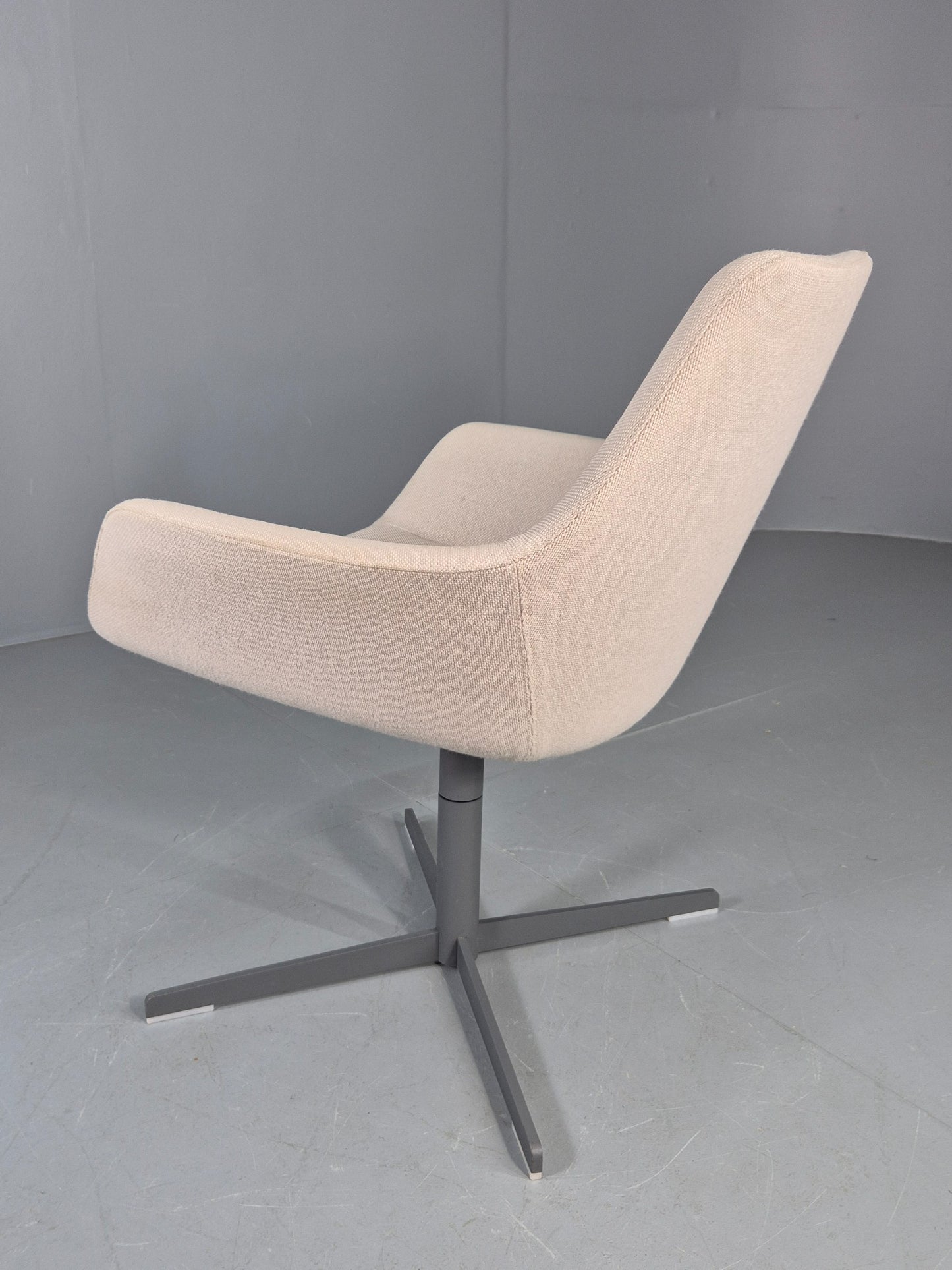Vintage Swivel Tub Chair Hitch Mylius Modern Design Retro Cream EB12847