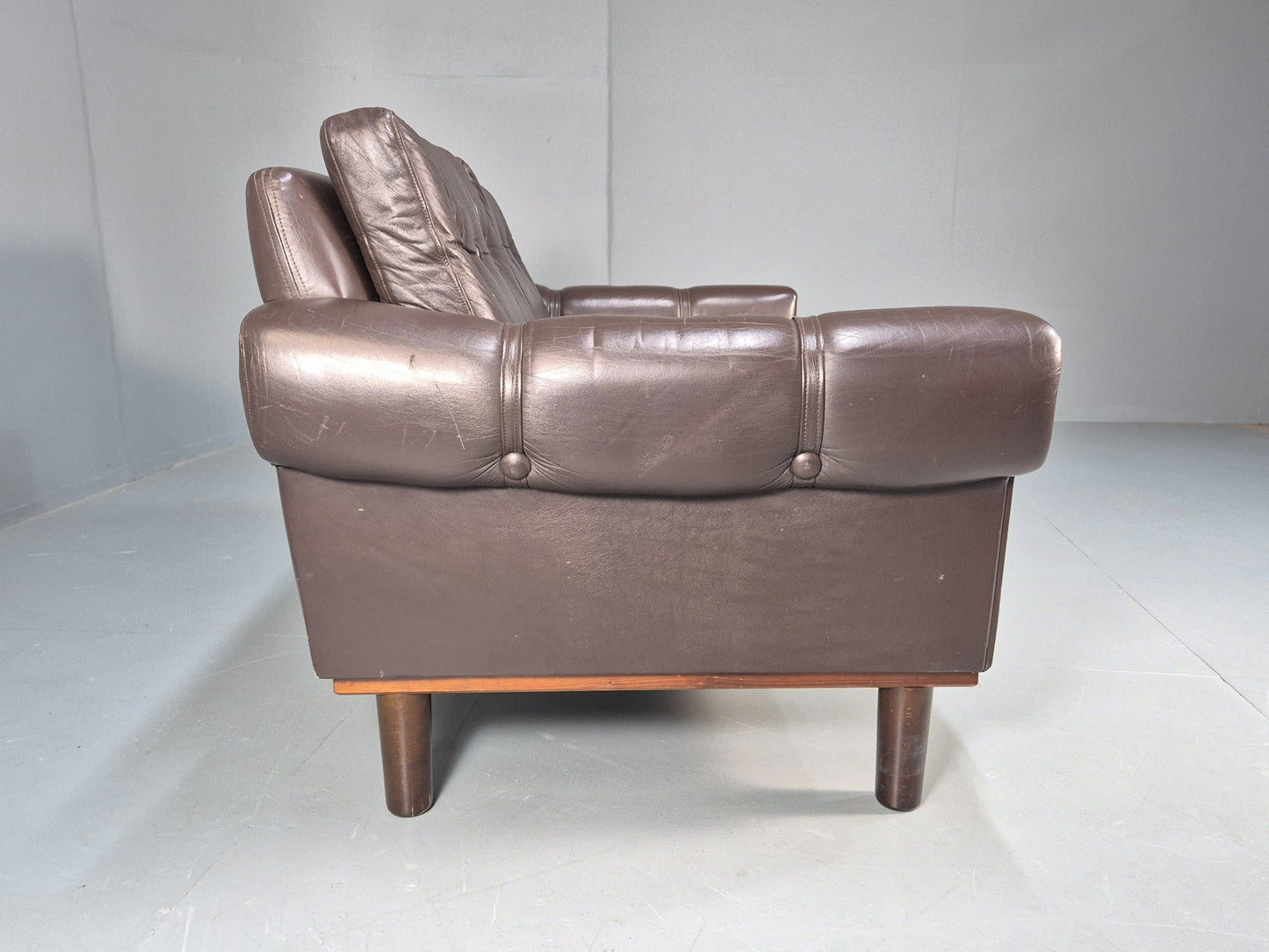 Vintage Danish 2 Seater Brown Leather 1970s Retro Danish MCM Buttoned EB09944