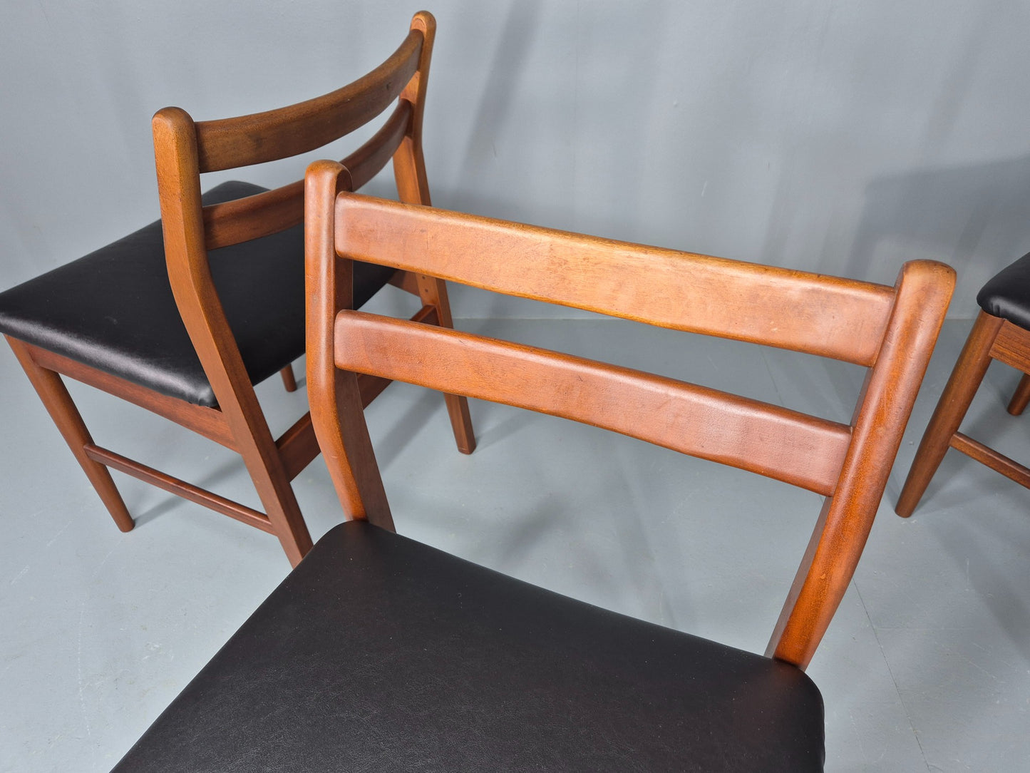 4 Vintage Jentique Dining Chairs Teak Frames Black Vinyl 60s RETRO MCM EB1195
