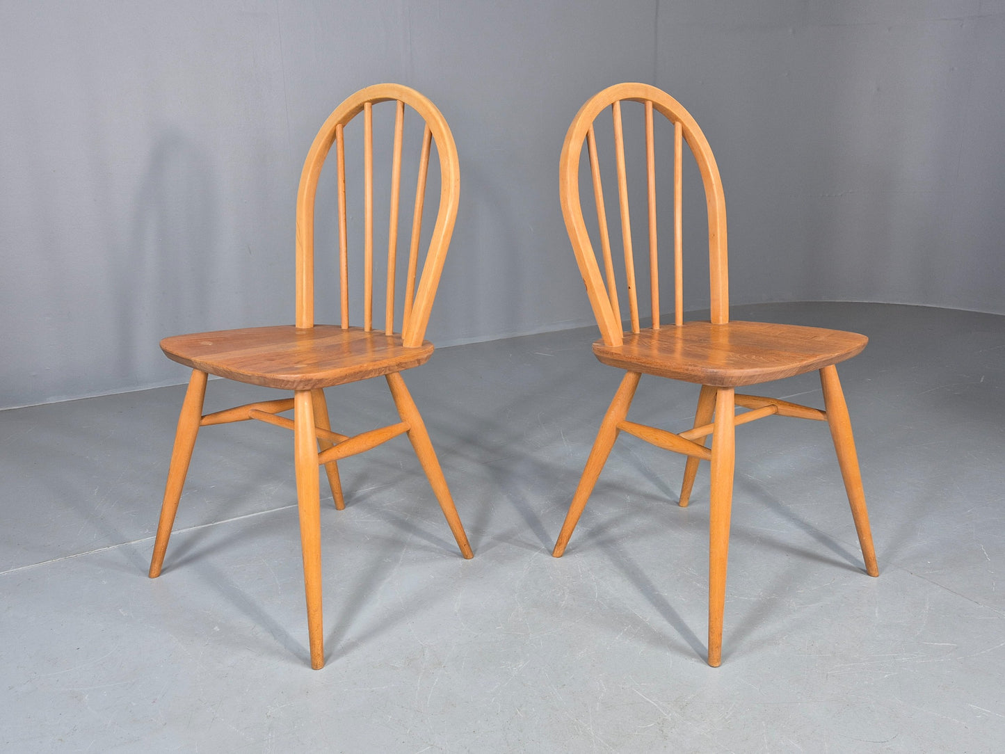 2 Ercol Windsor Chairs Elm and Beech 4 Stick Model 1960s Retro EB12269