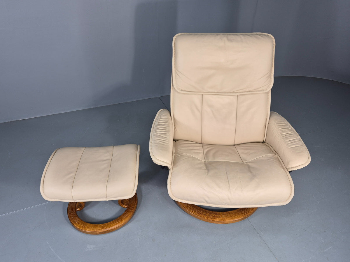 Vintage Stressless Chair and Stool Cream Leather Ekornes Original 1990s EB13078