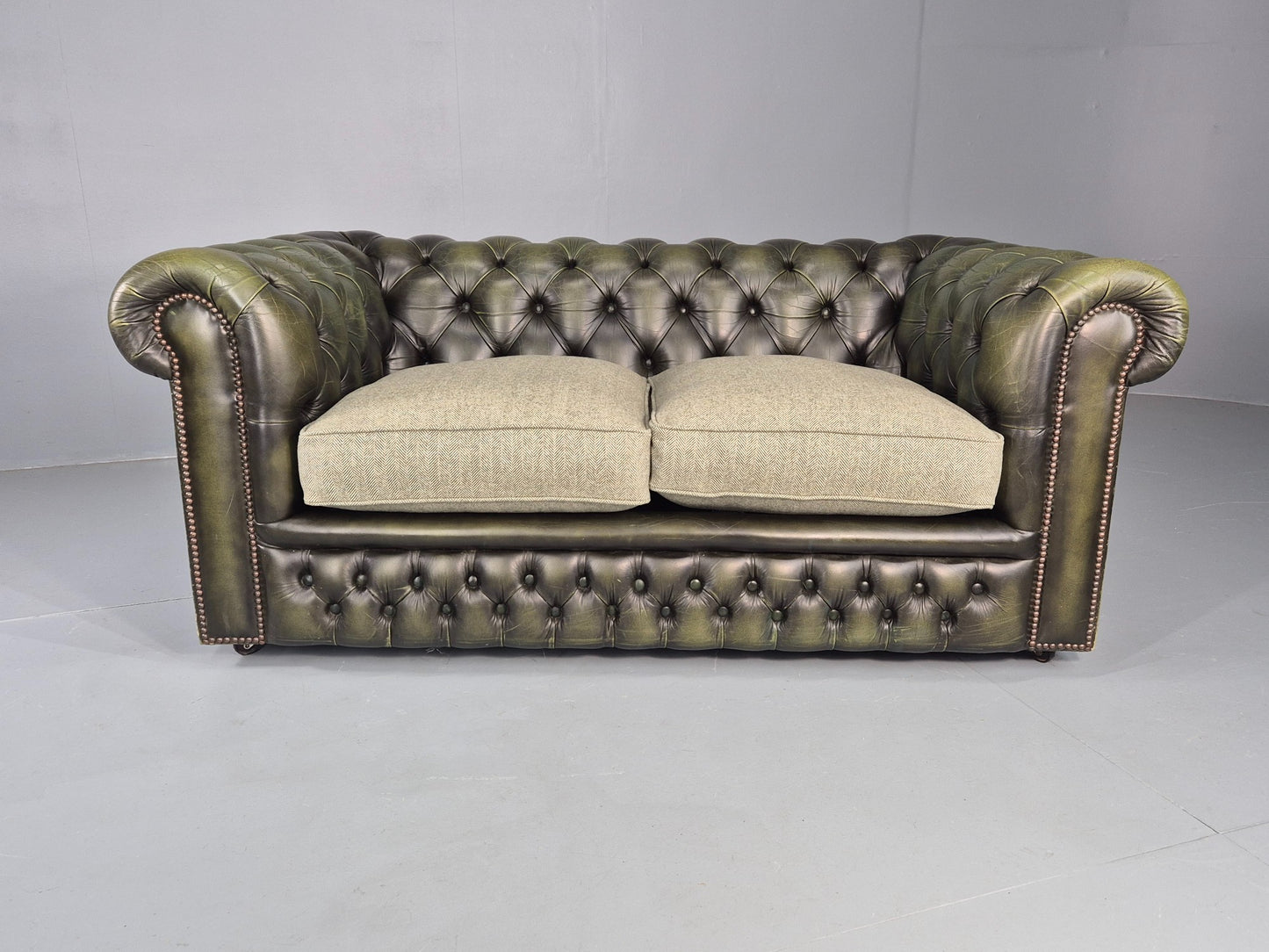 Vintage 2 Seater Sofa Green Chesterfield New Cushions Classic  EB11937