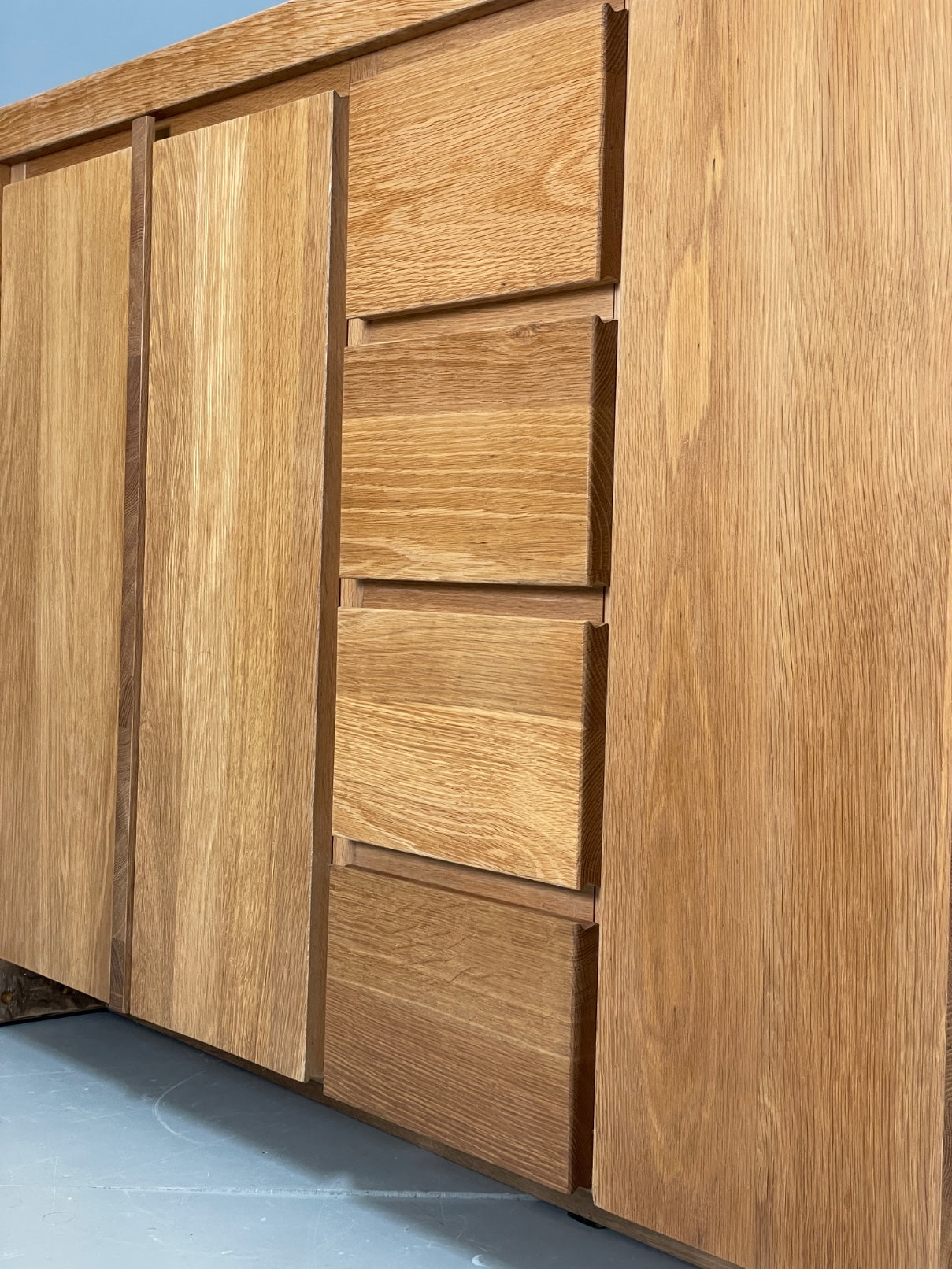Contemporary Oak Sideboard Solid Doors Drawers Bi-fold Golden EB12287