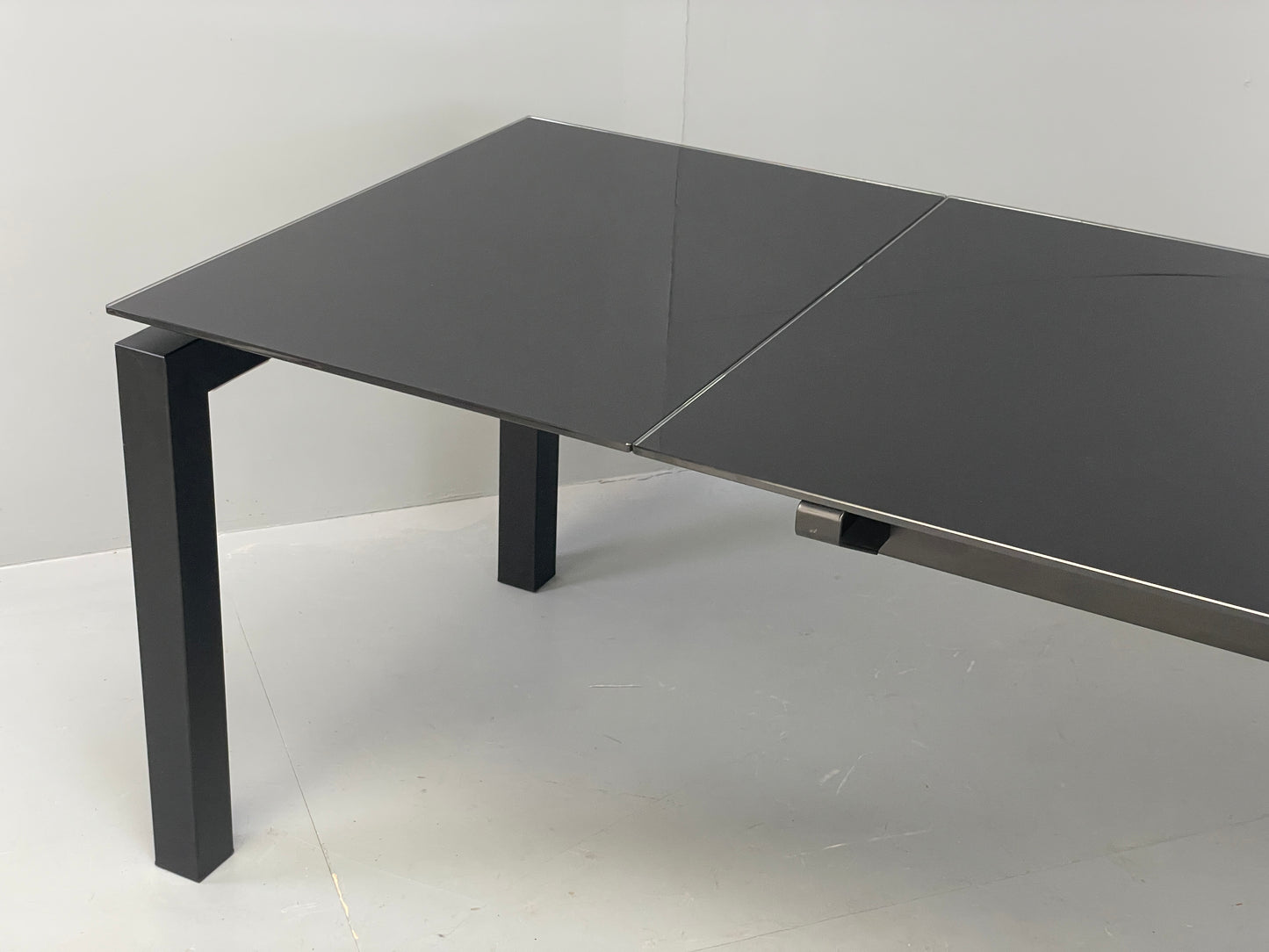 Calligaris Glass Dining Table Modern Italian Extending Steel 'Airport' EB12497