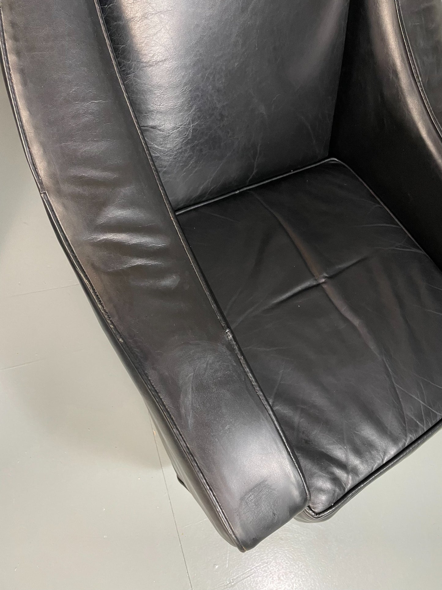 2 Vintage Mid Century Club Chairs Black Leather 1960s Retro EB04799