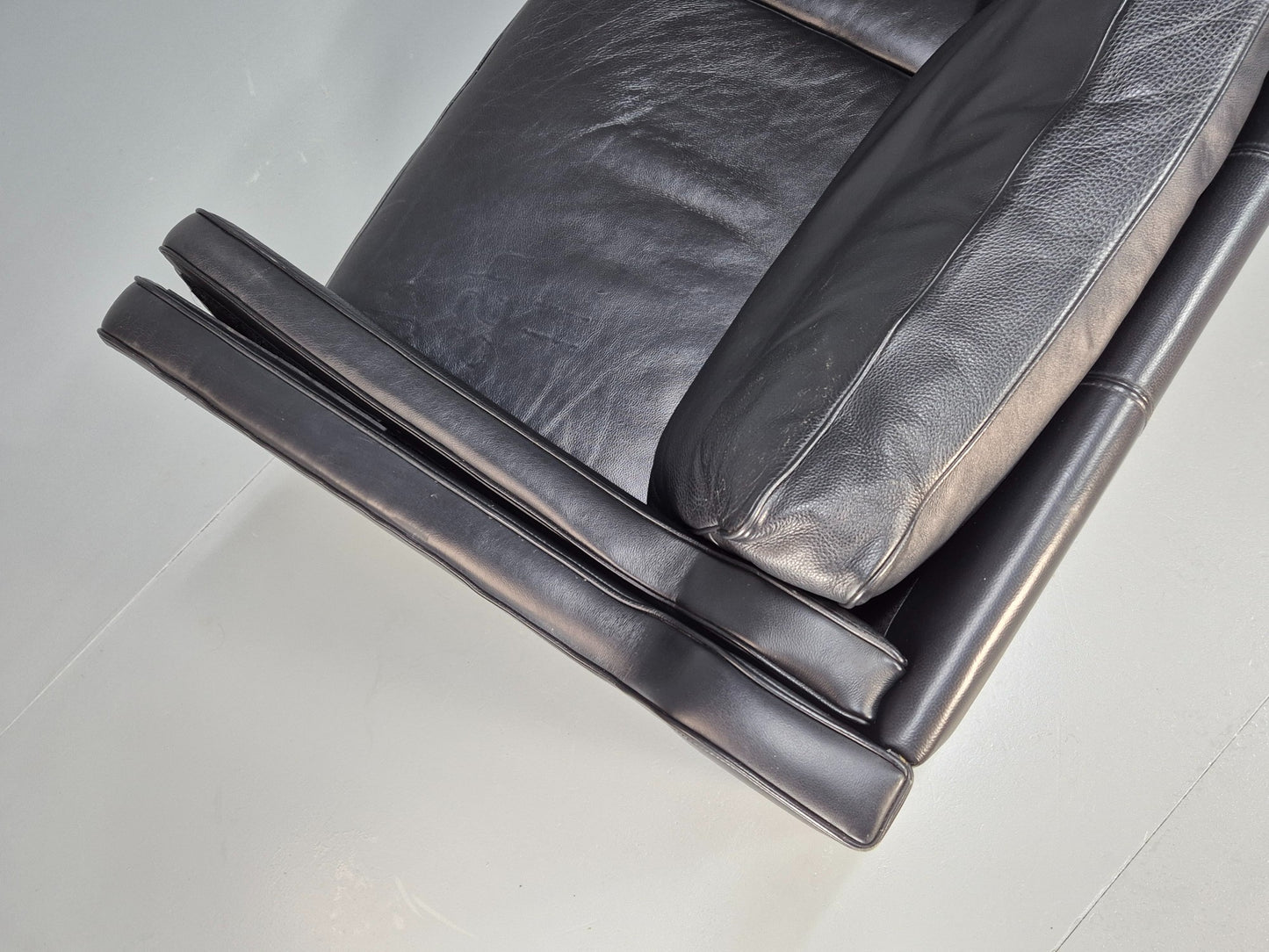 Vintage 2 Seater Sofa Black Leather 1980s Retro Mid Century Style EB08614