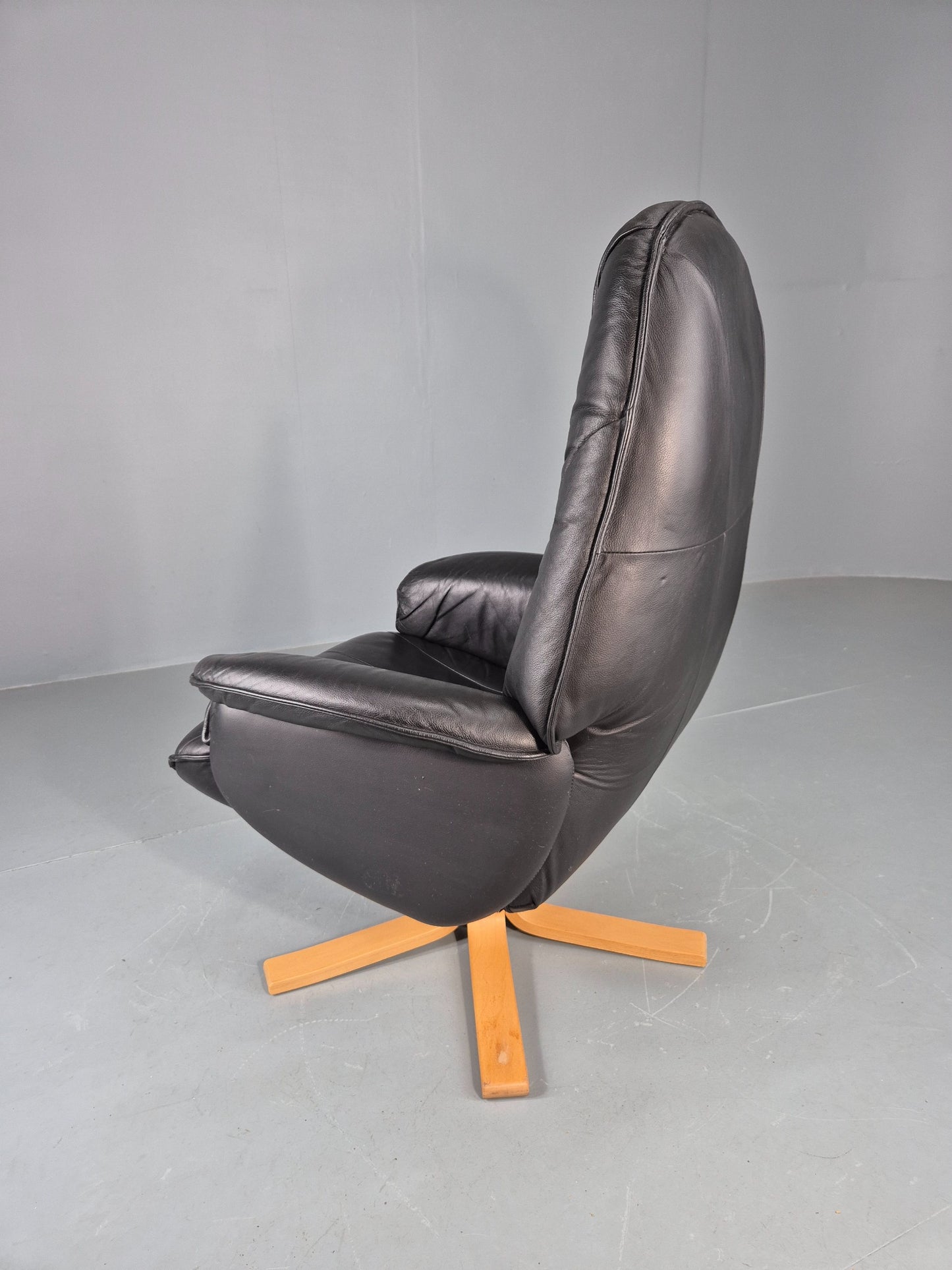Vintage Leather Swivel Recline Armchair Black 1980s Design Retro EB12313